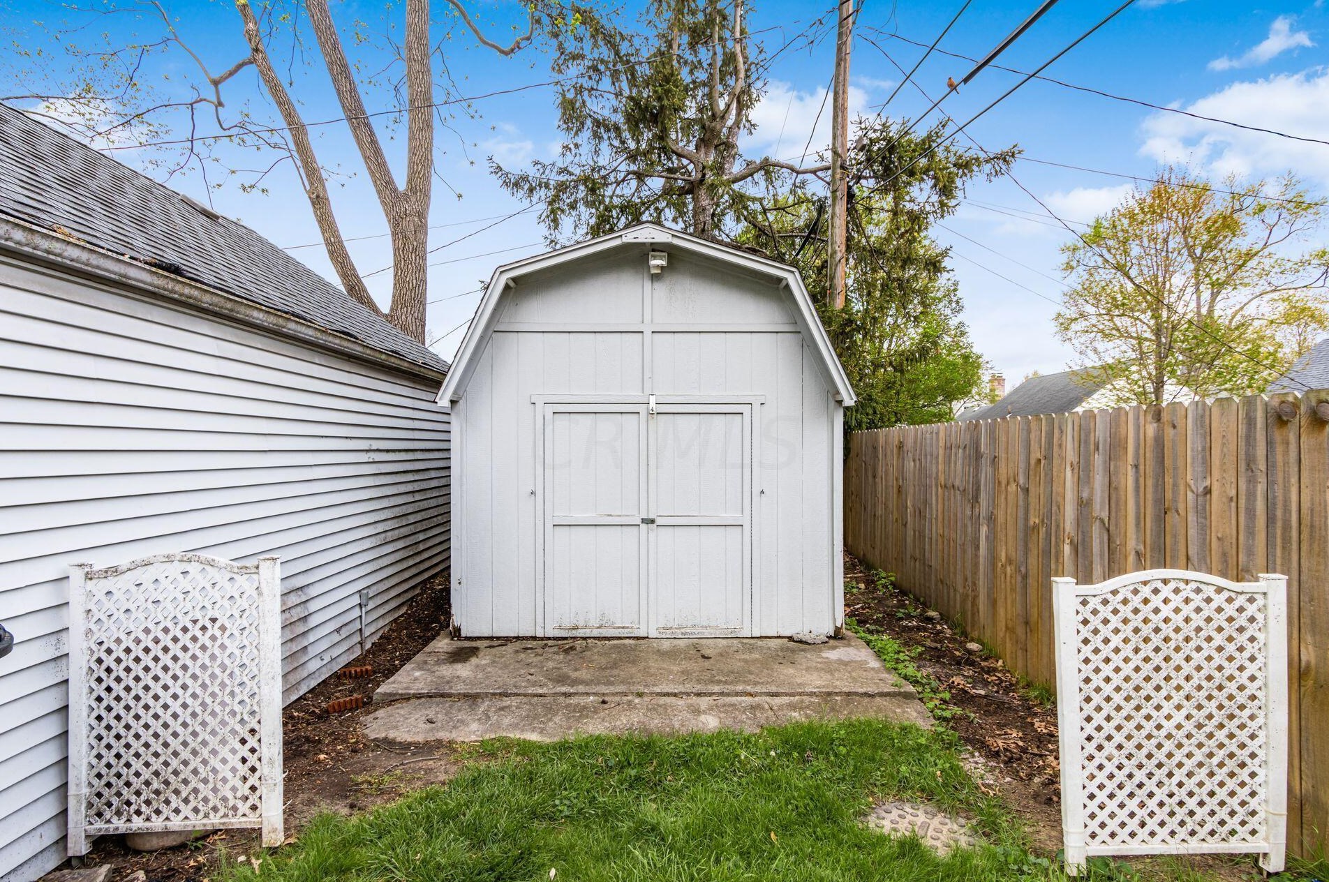 282 Remington Rd, Columbus OH 43209-2459 exterior