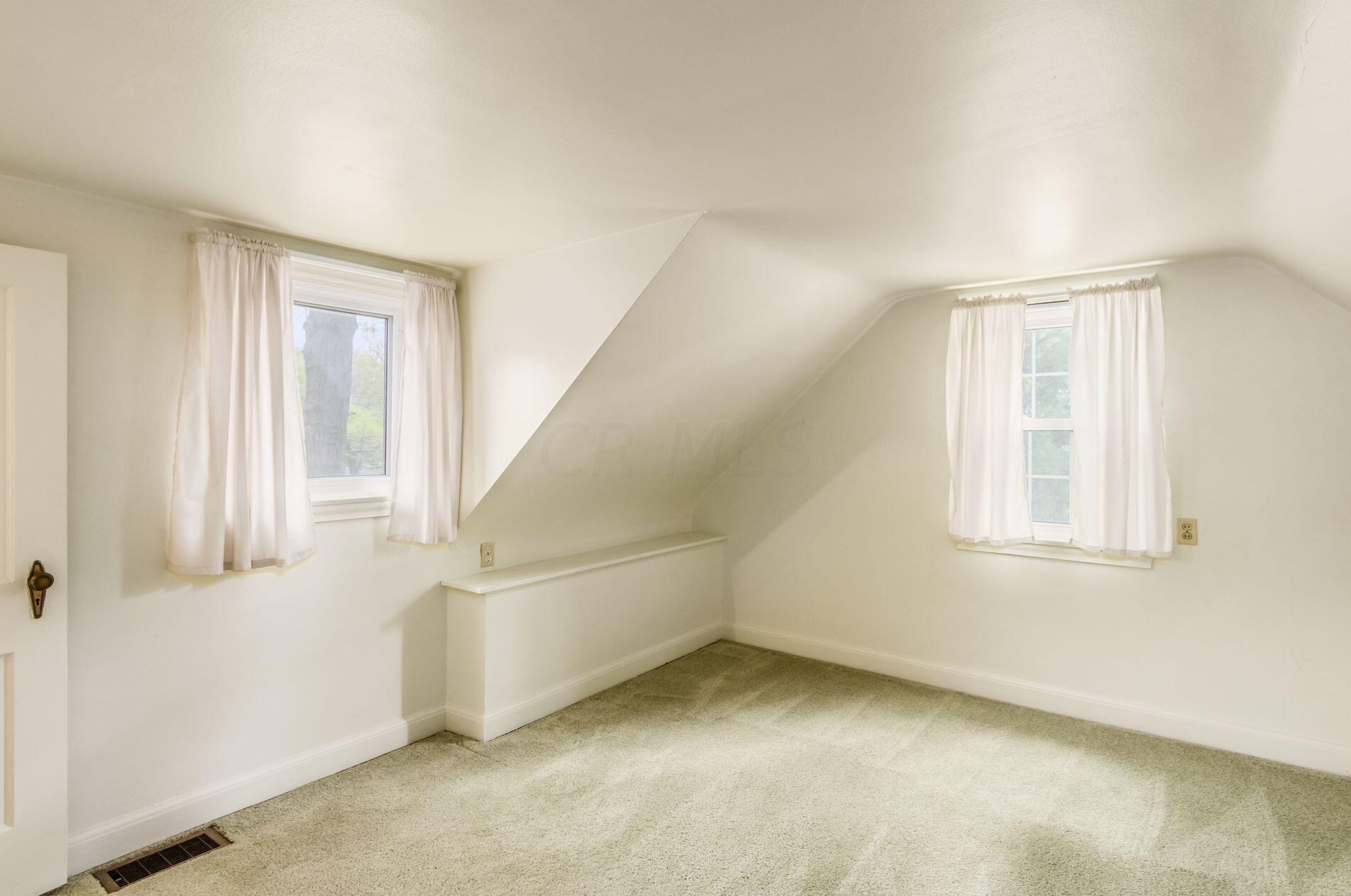 282 Remington Rd, Columbus OH 43209-2459 exterior