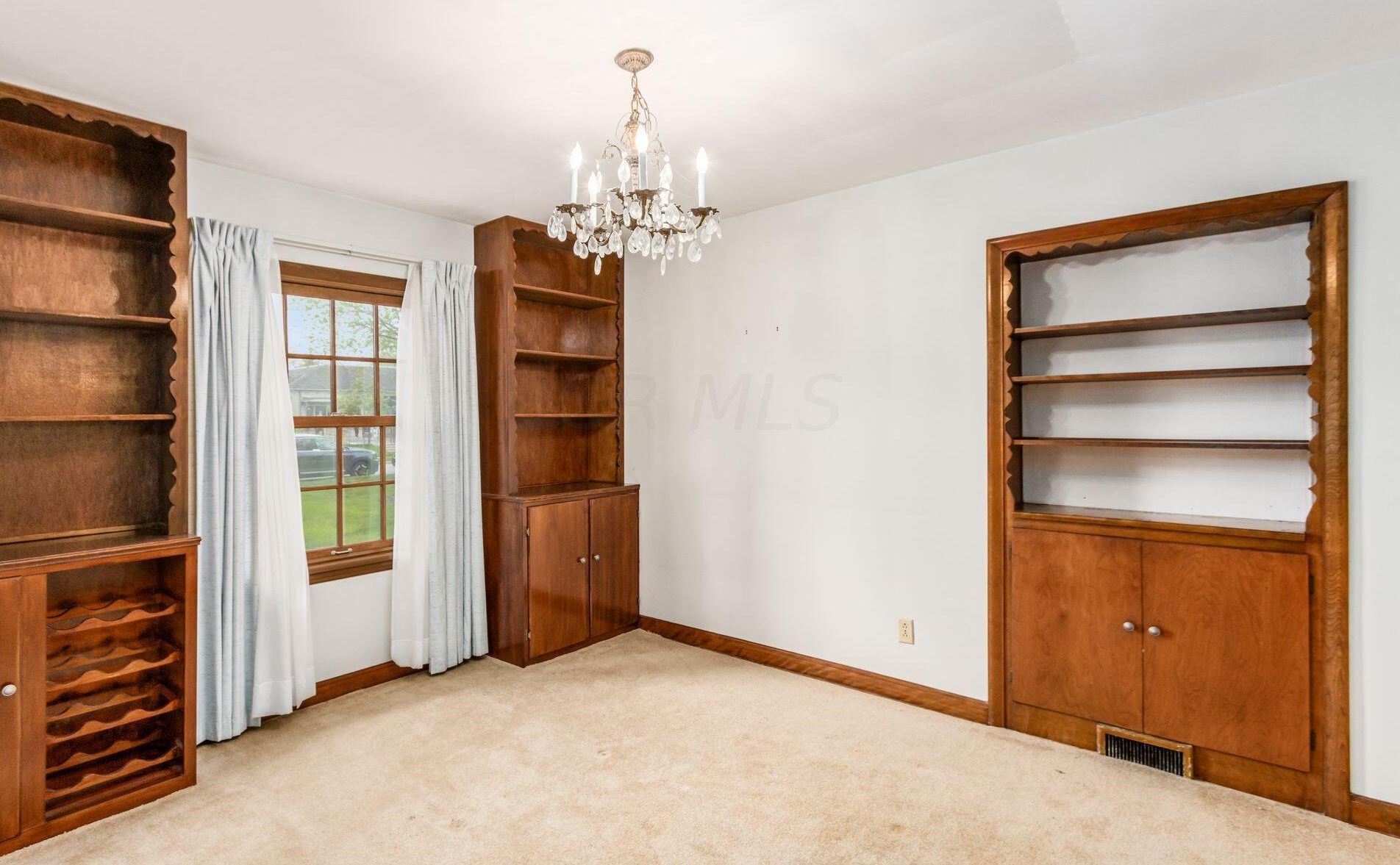 282 Remington Rd, Columbus OH 43209-2459 exterior