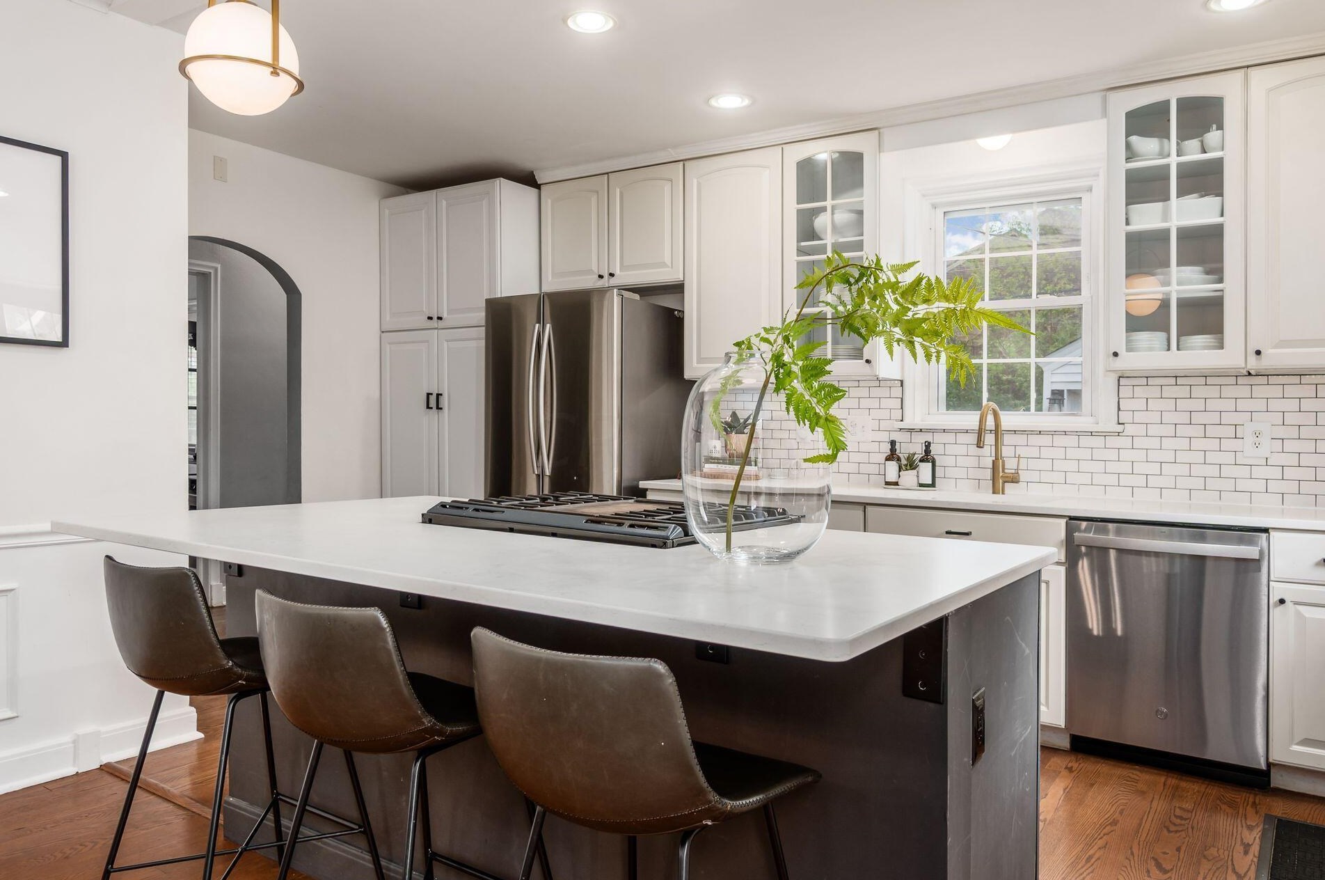 1667 Barrington Rd, Columbus OH 43221-3825 exterior