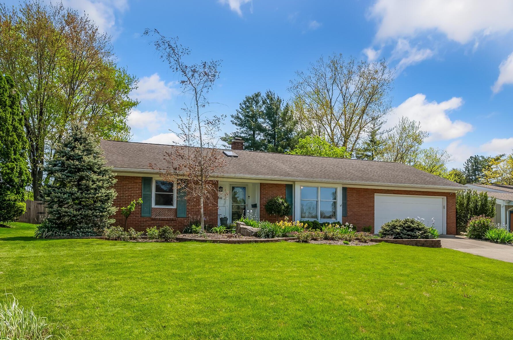 830 Eastchester Dr, Columbus, OH 43230-2119