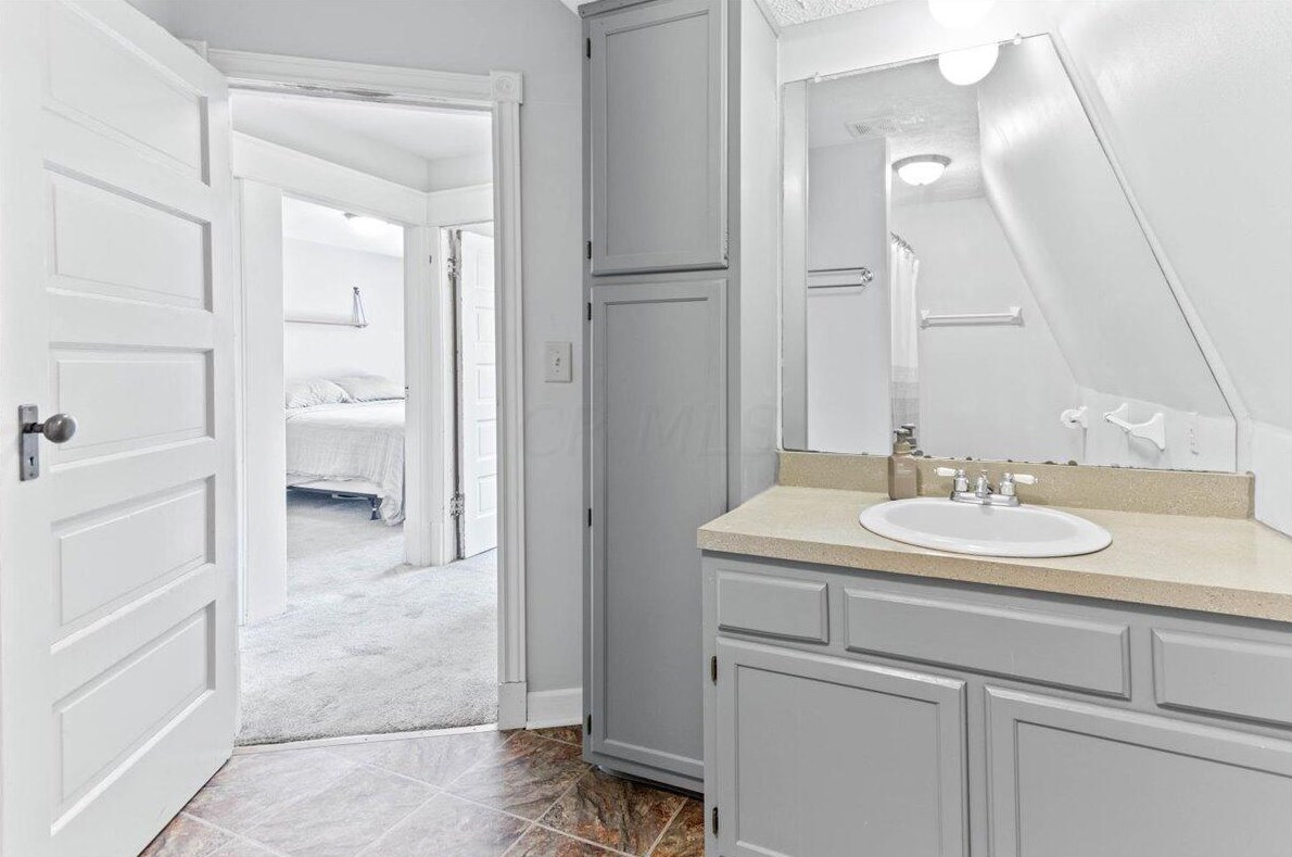 254 Innis Ave, Columbus OH 43207-2131 exterior