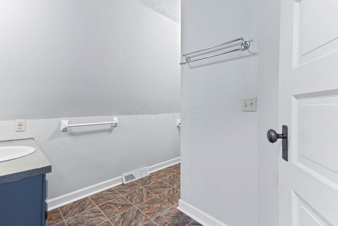 254 Innis Ave, Columbus OH 43207-2131 exterior