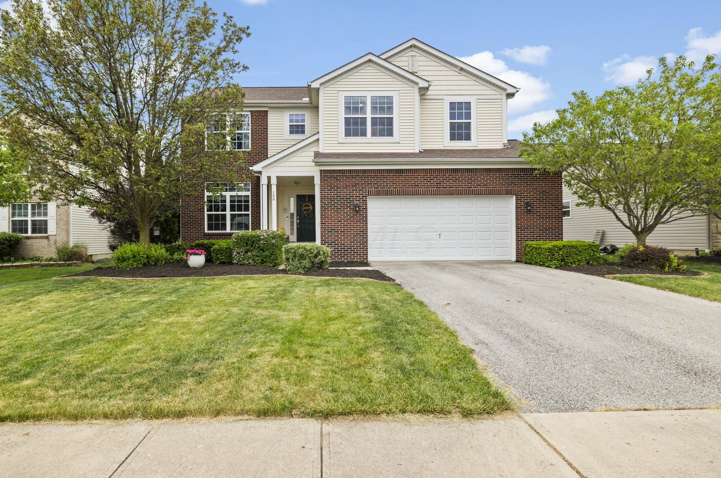 159 Chestnut Estates Dr, Commercial Point, OH 43116-9746
