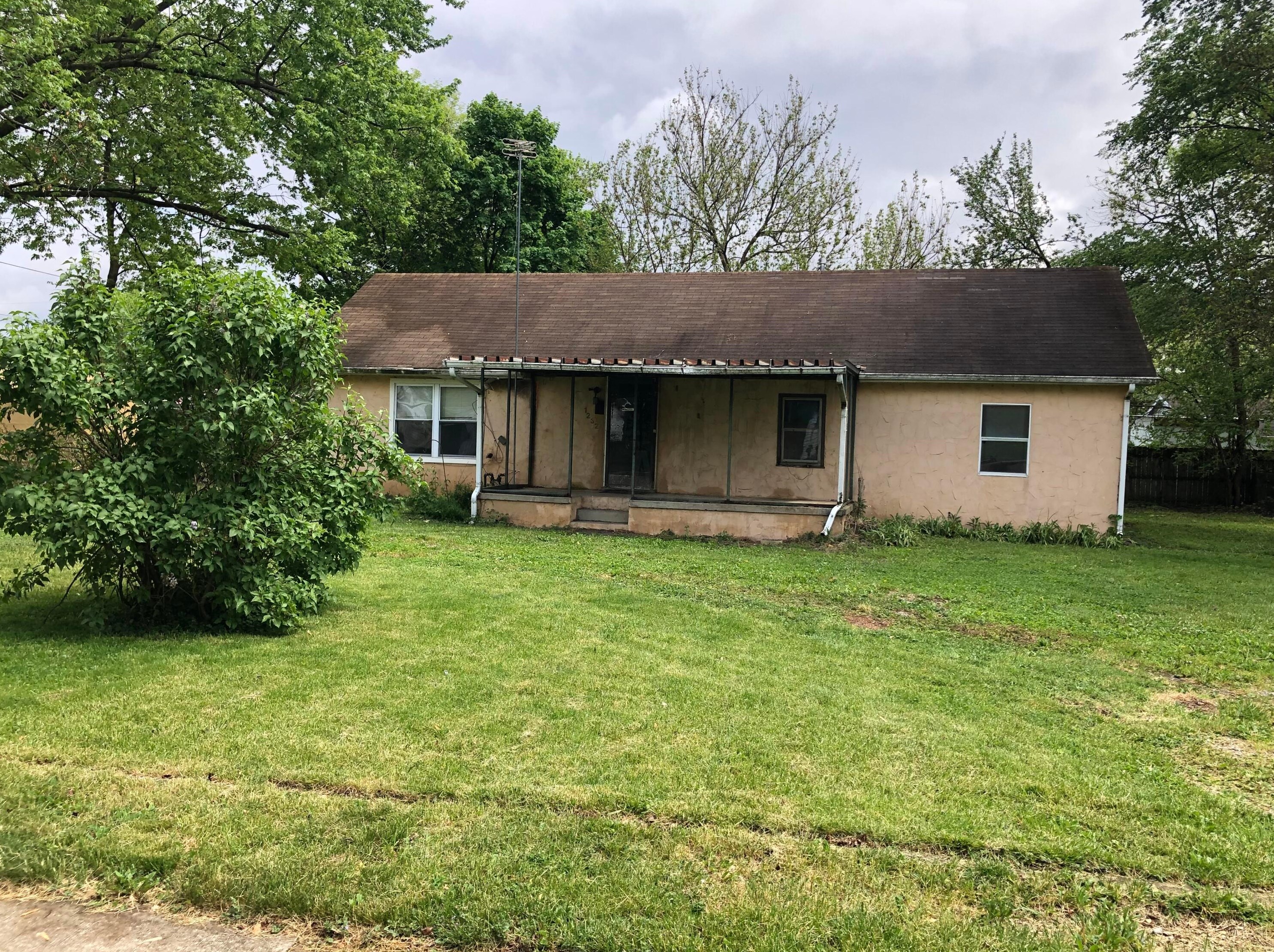 1232 Norfolk Ave, Circleville OH  43113-2217 exterior