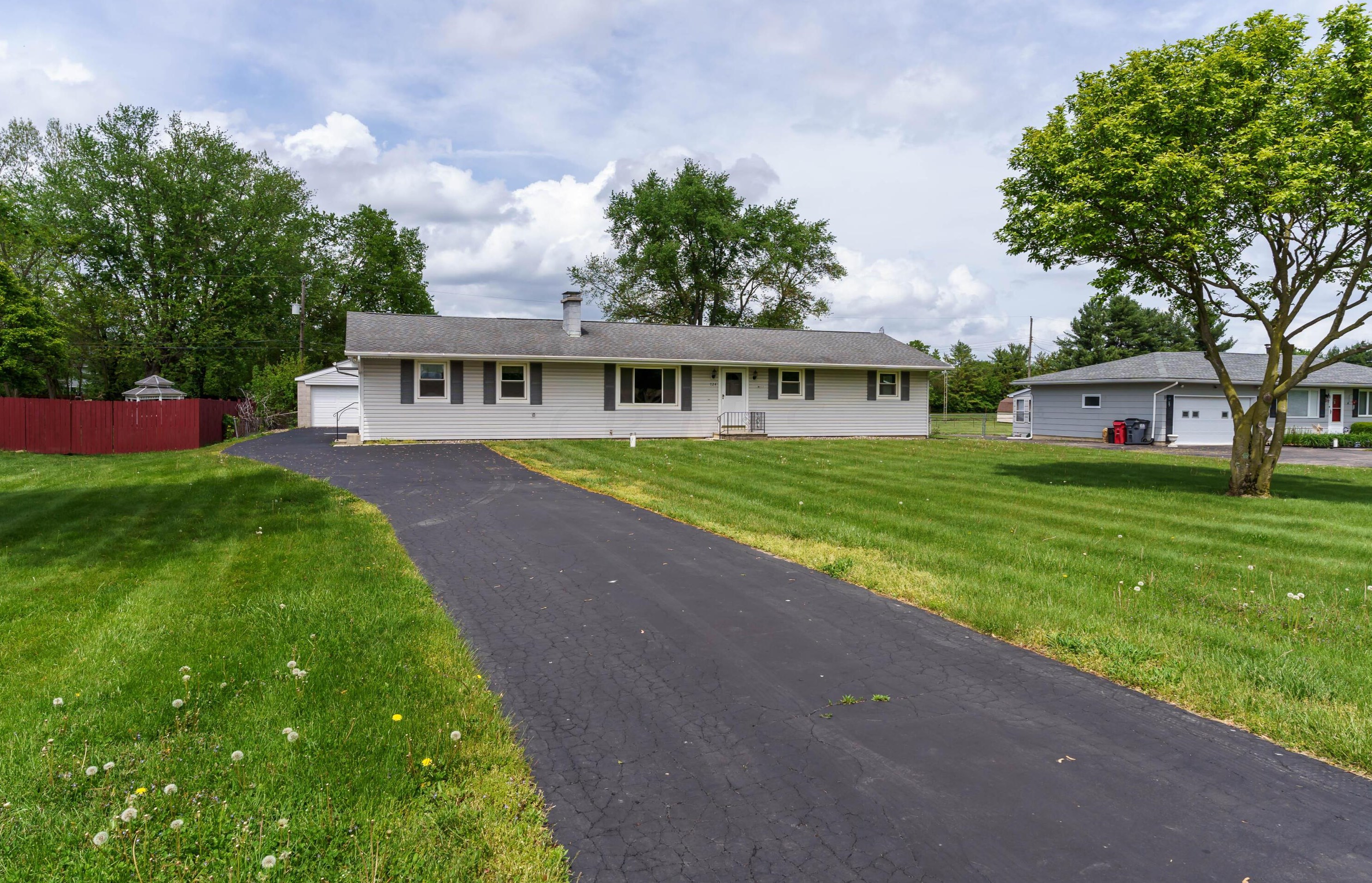 724 Hibbs Rd, Lockbourne, OH 43137