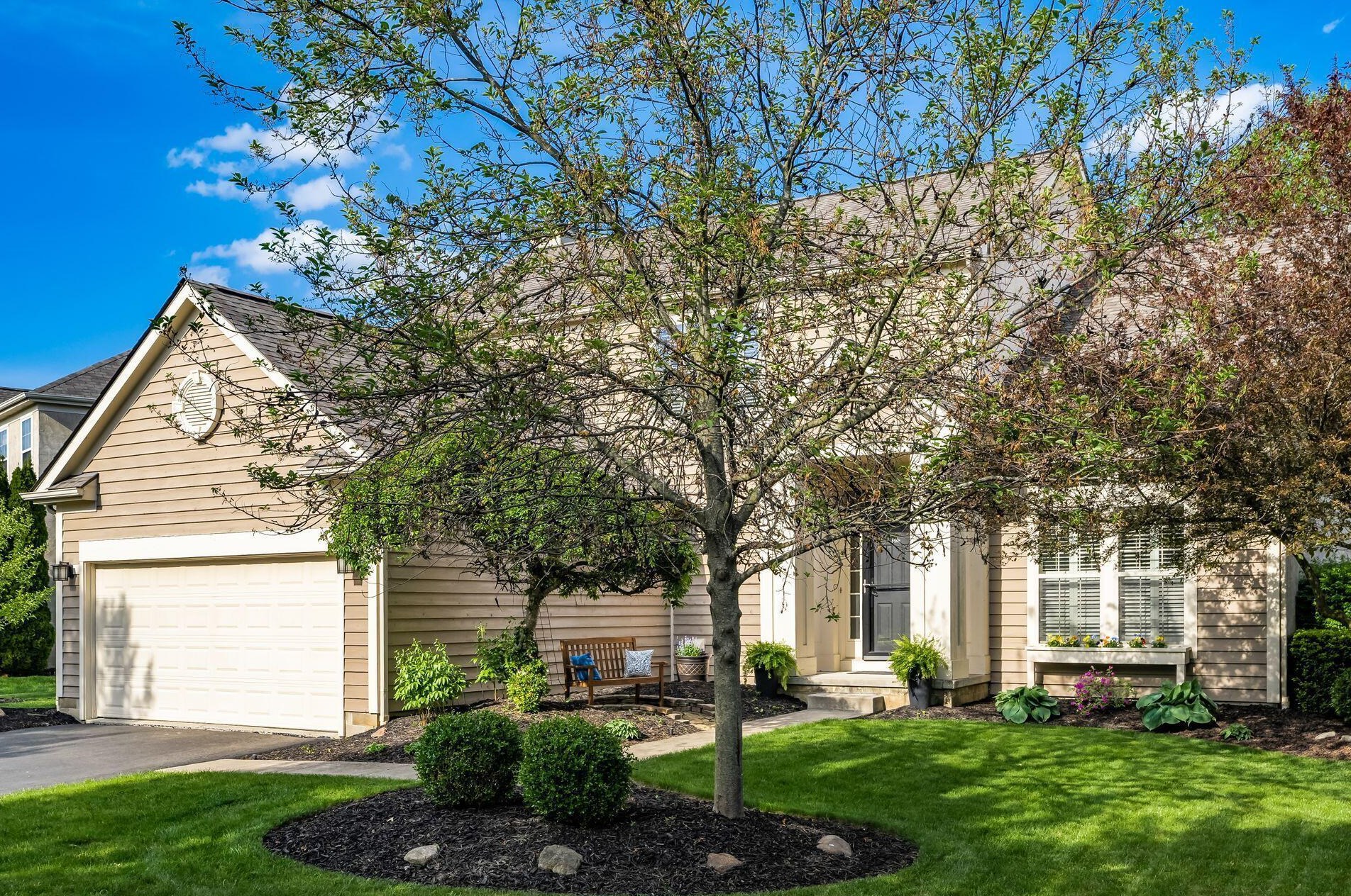 7686 Park Bend Dr, Westerville, OH 43082