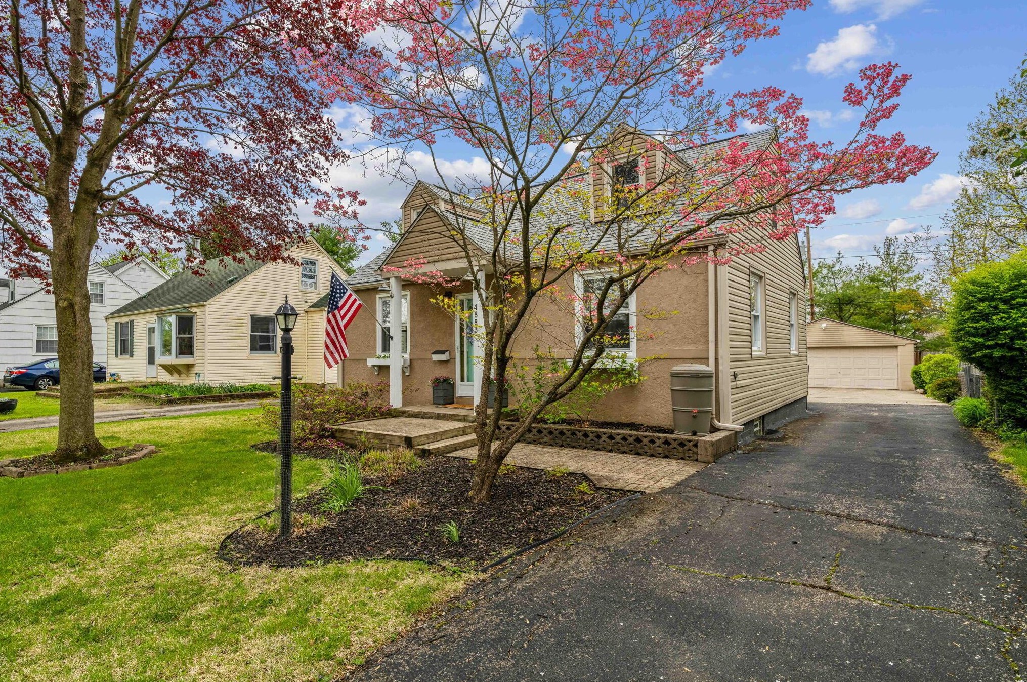 4883 Elks Dr, Columbus, OH 43214-1709