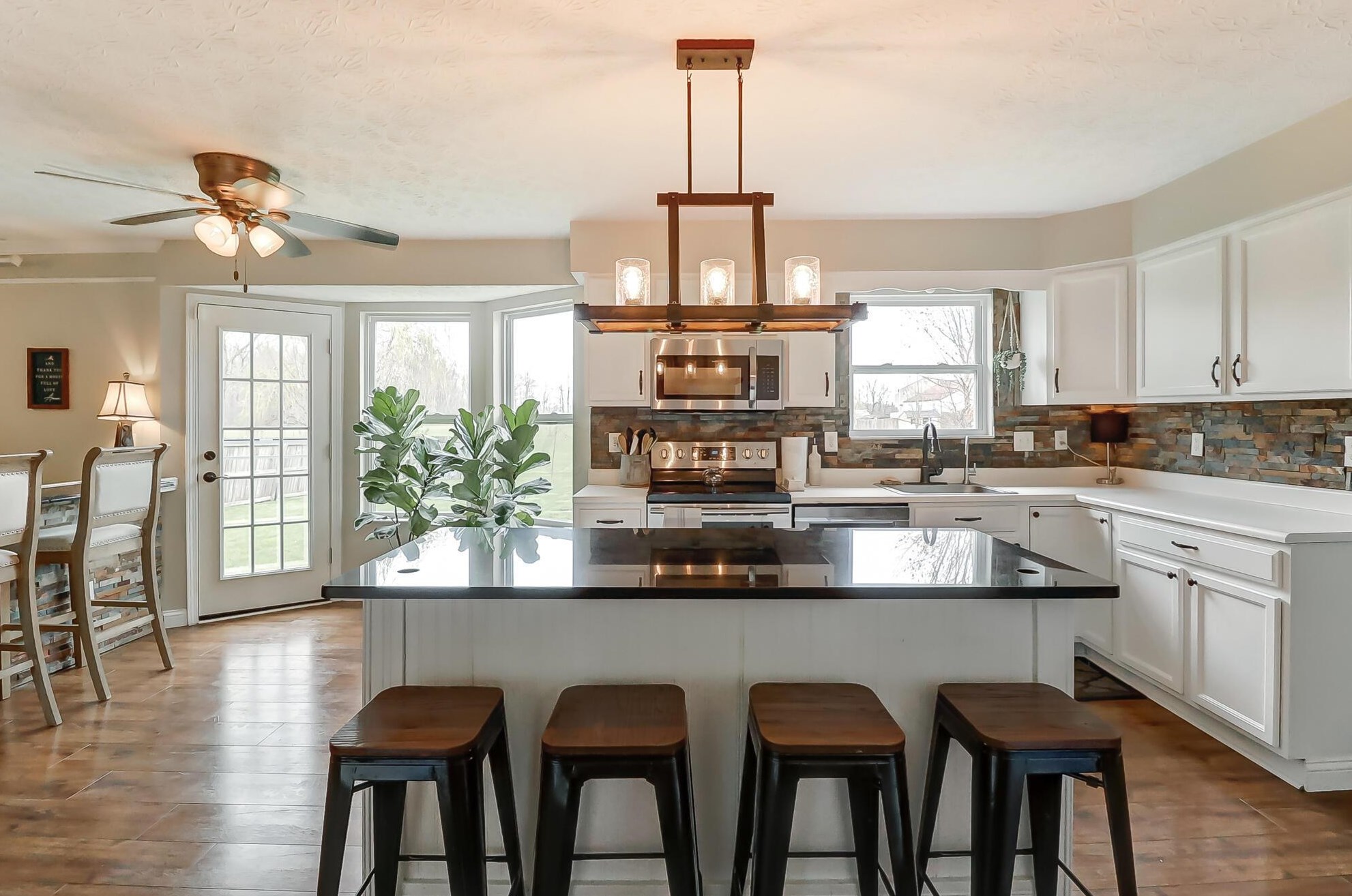 280 Monarch Dr, Pataskala OH  43062-8975 exterior