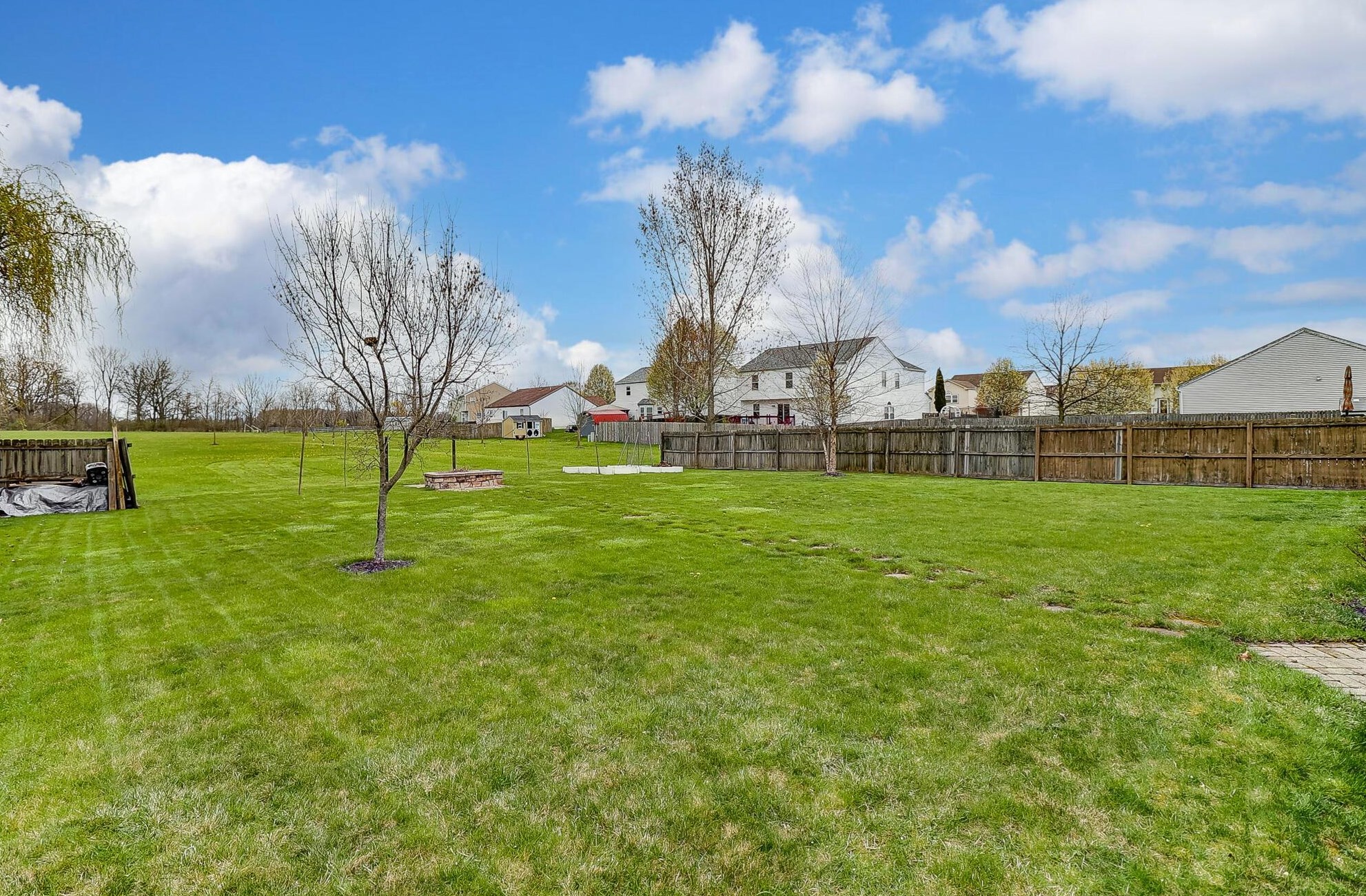 280 Monarch Dr, Pataskala OH  43062-8975 exterior