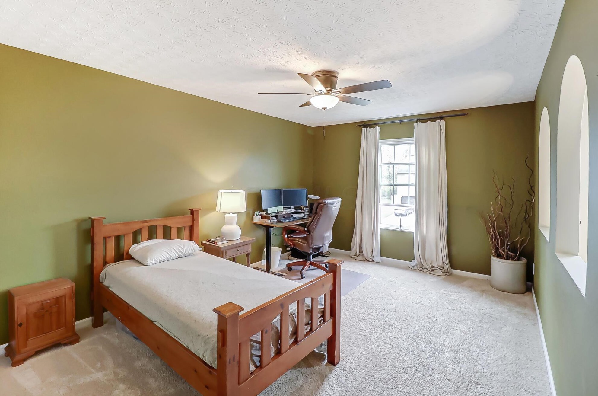 280 Monarch Dr, Pataskala OH  43062-8975 exterior