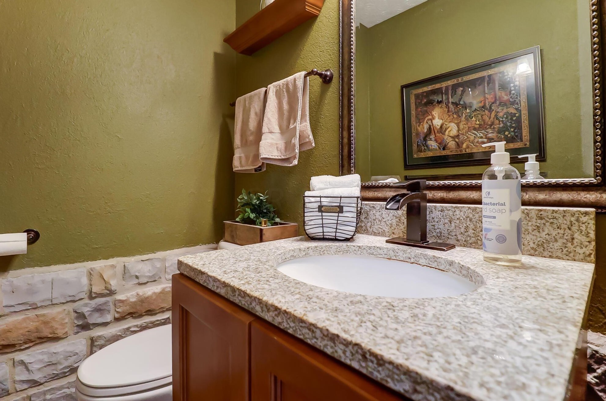 280 Monarch Dr, Pataskala OH  43062-8975 exterior