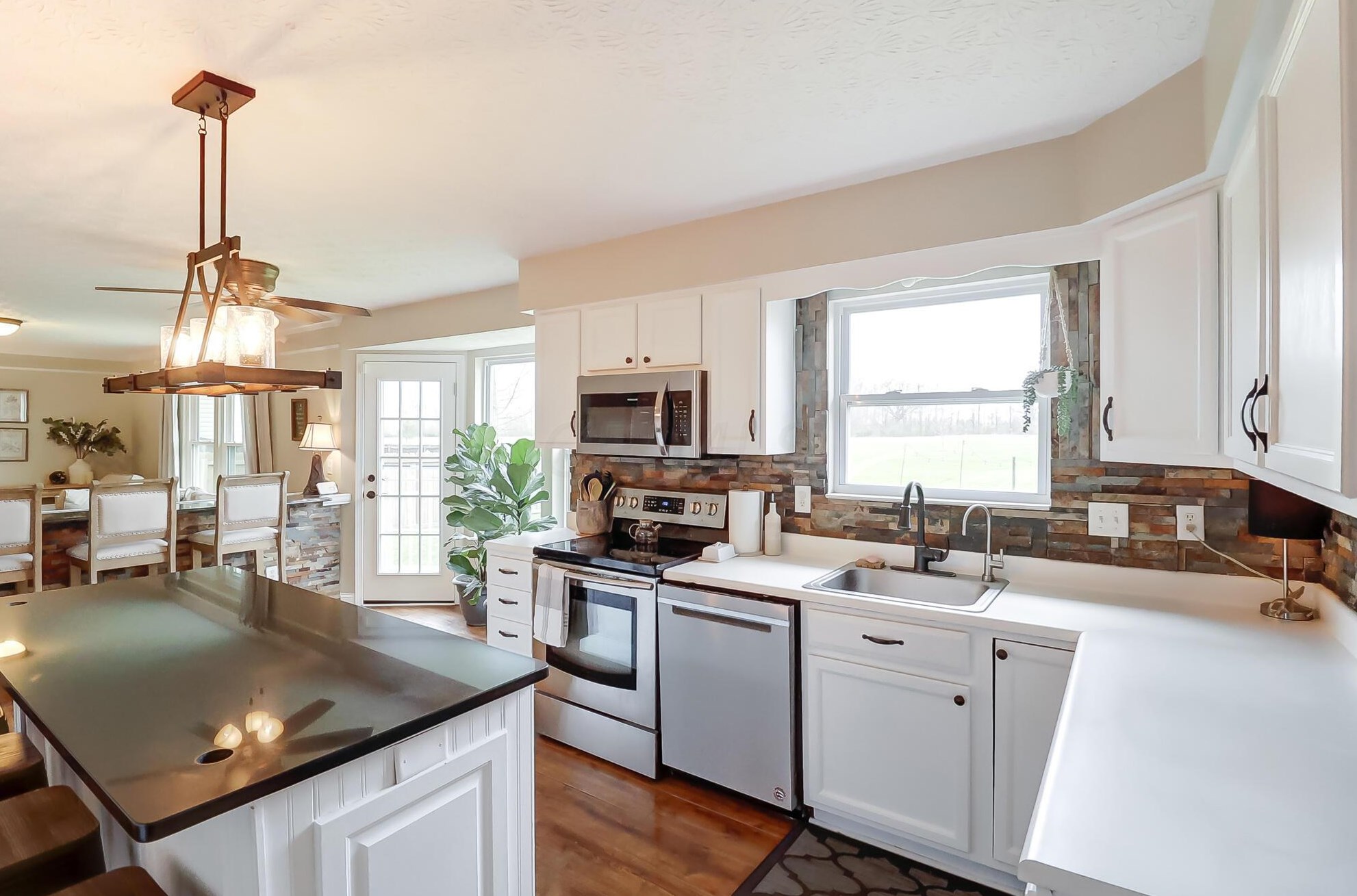 280 Monarch Dr, Pataskala OH  43062-8975 exterior