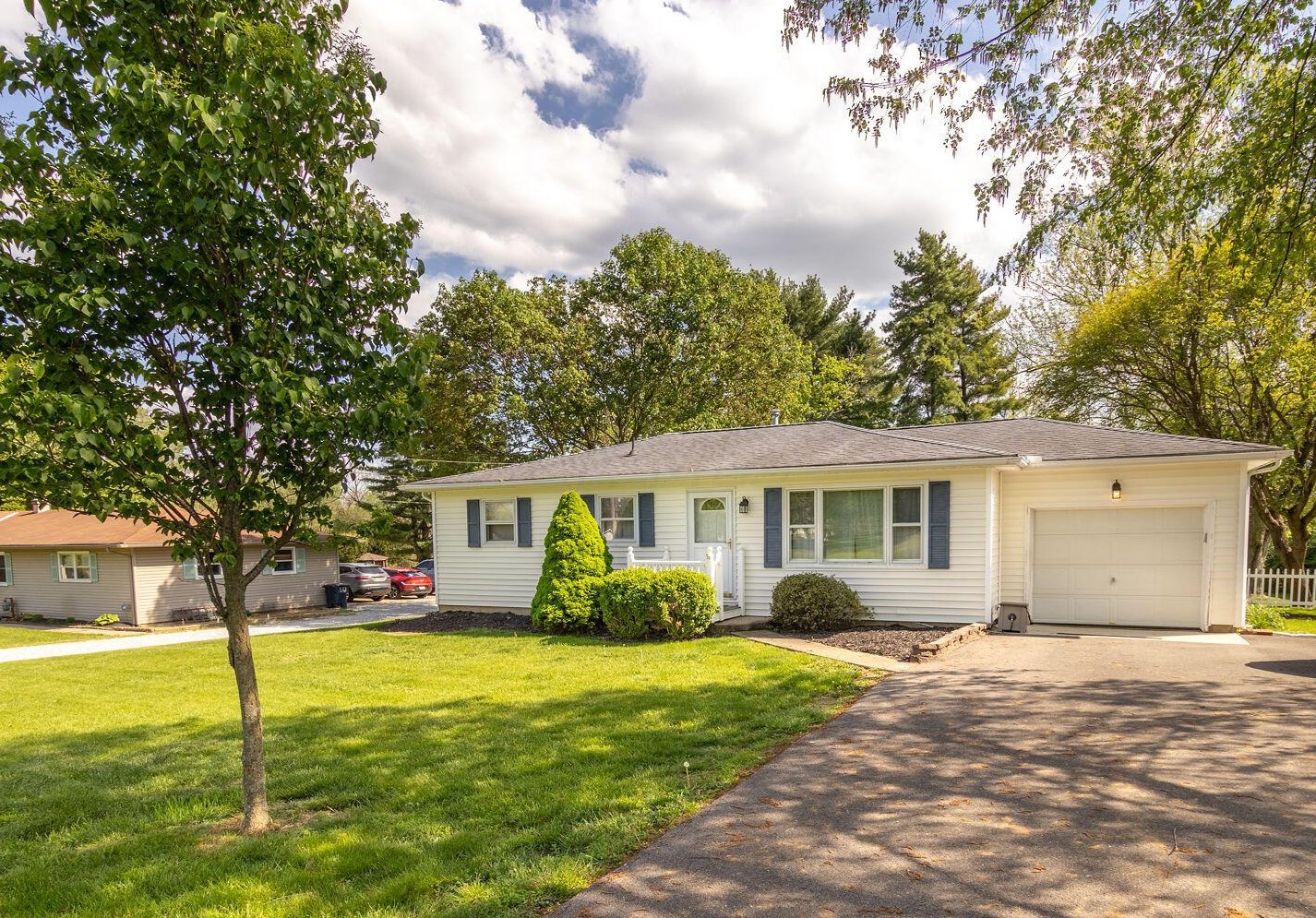 1637 Rainbow Dr, Lancaster, OH 43130-1220