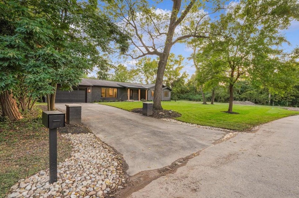 29 Pocono Rd, Columbus OH 43235-5615 exterior