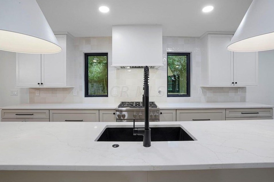 29 Pocono Rd, Columbus OH 43235-5615 exterior