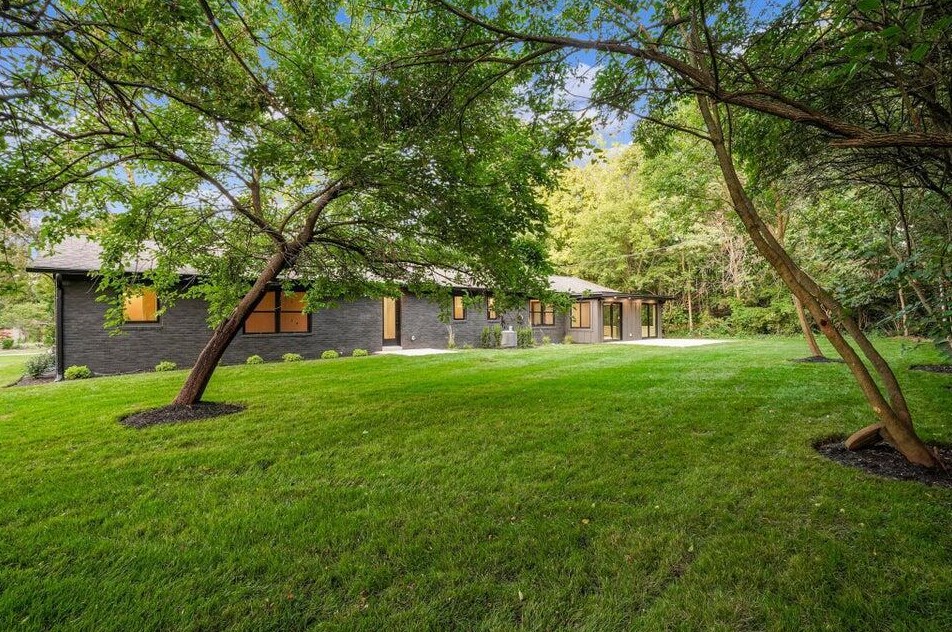 29 Pocono Rd, Columbus OH 43235-5615 exterior