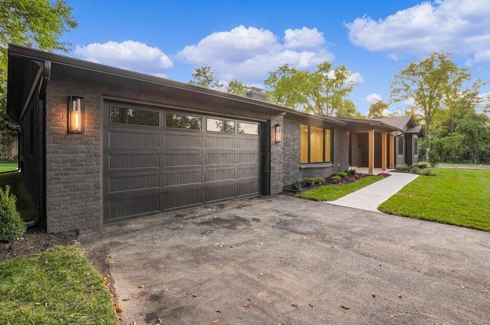 29 Pocono Rd, Columbus OH 43235-5615 exterior