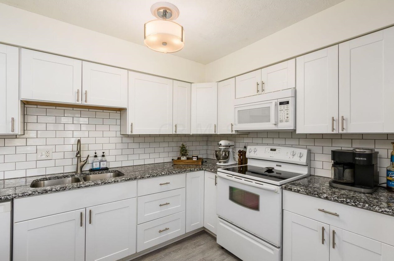 3585 Karikal Ct, Westerville OH  43081-4021 exterior