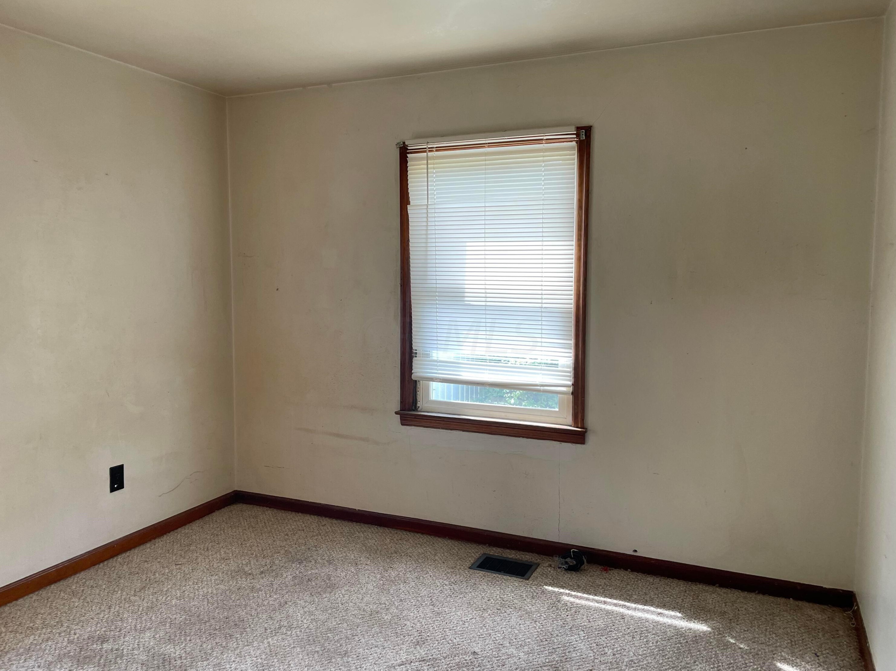 712 Elm St, Washington Ch OH  43160-2060 exterior