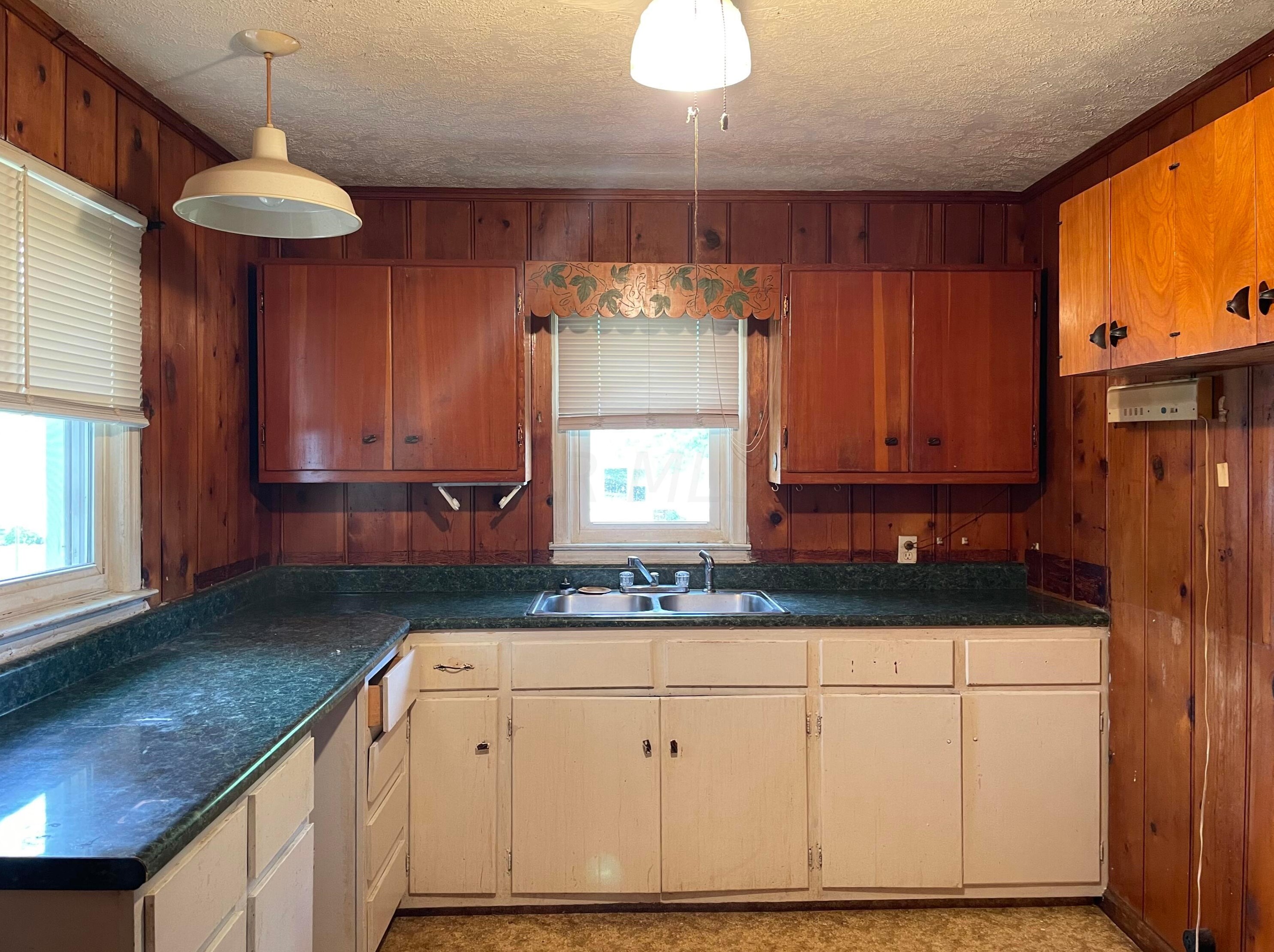 712 Elm St, Washington Ch OH  43160-2060 exterior