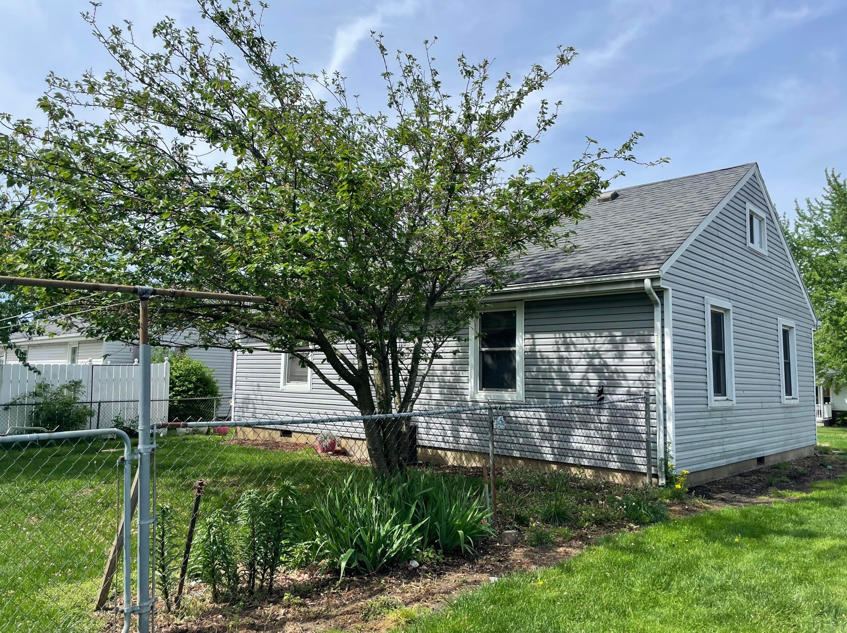 712 Elm St, Washington Ch OH  43160-2060 exterior
