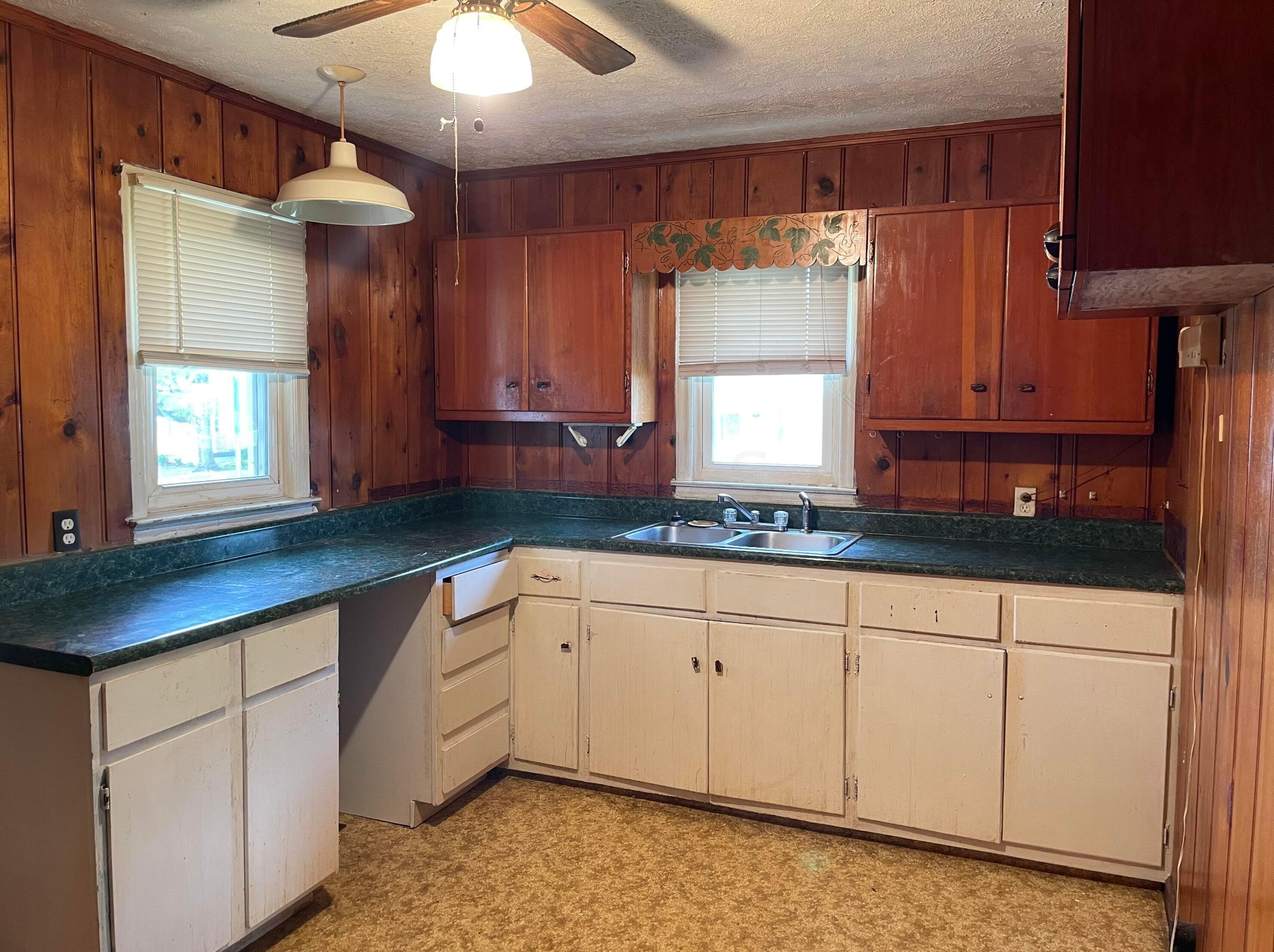 712 Elm St, Washington Ch OH  43160-2060 exterior