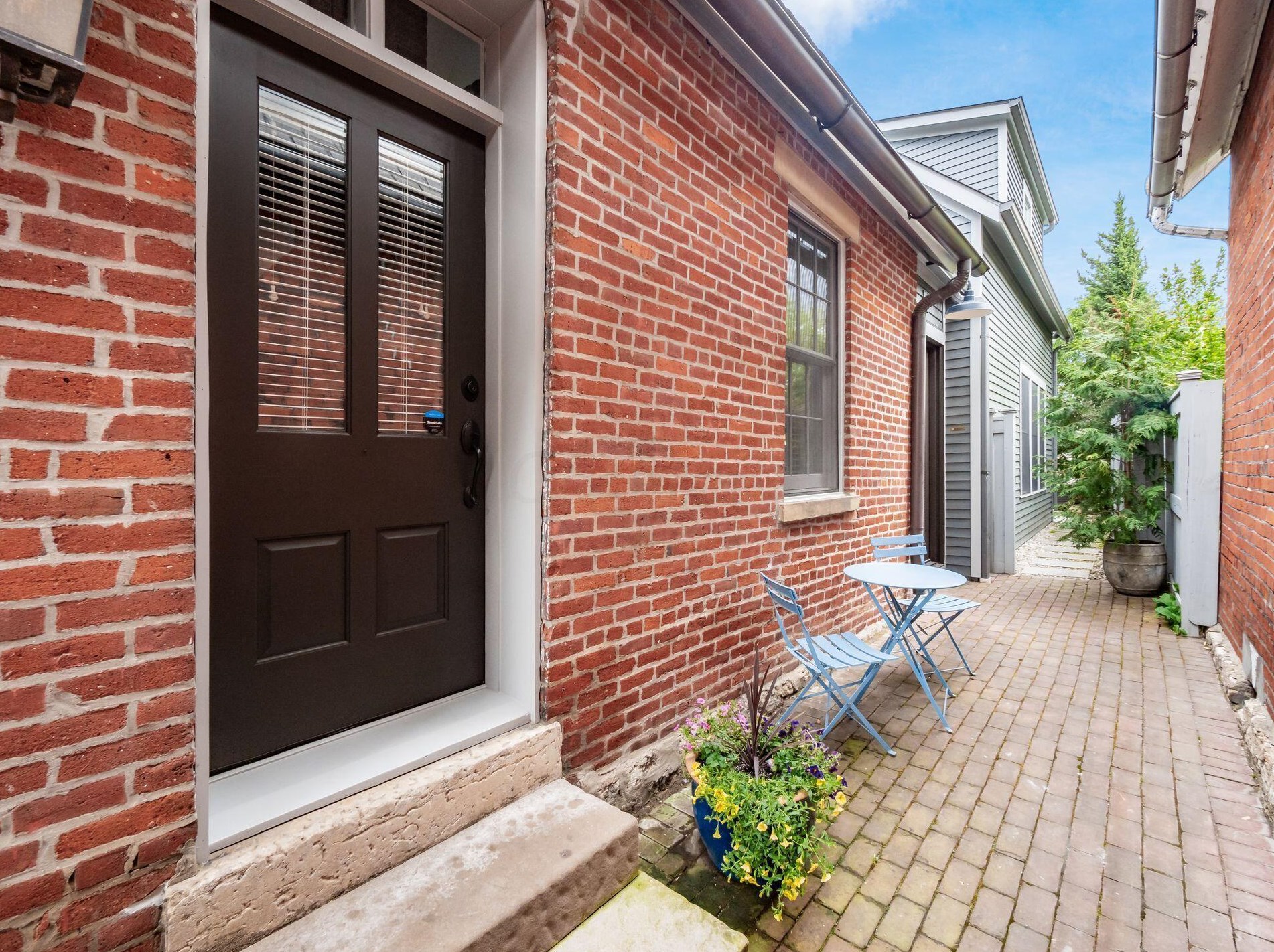 630 Mohawk St, Columbus OH  43206-1153 exterior