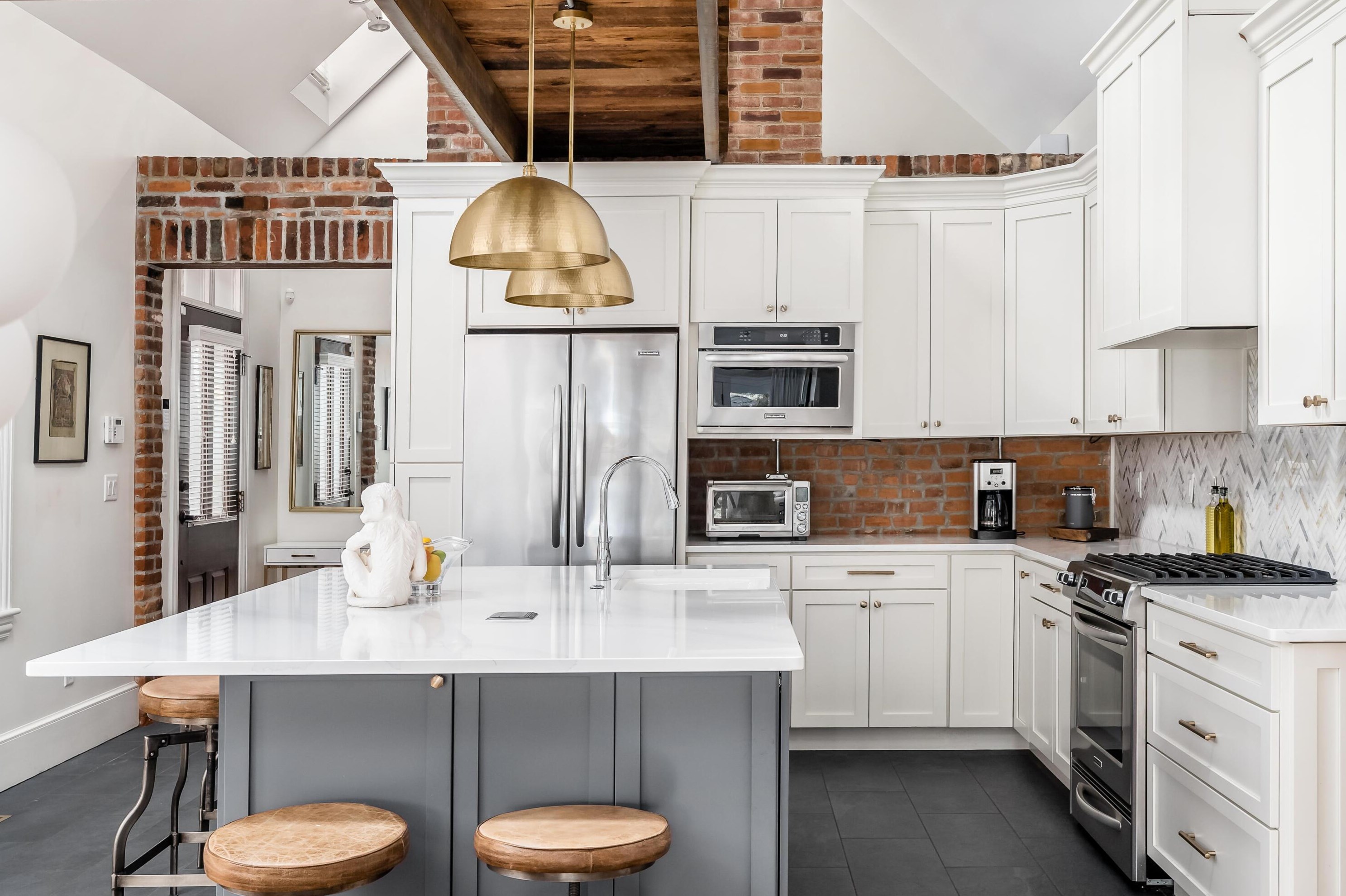 630 Mohawk St, Columbus OH  43206-1153 exterior