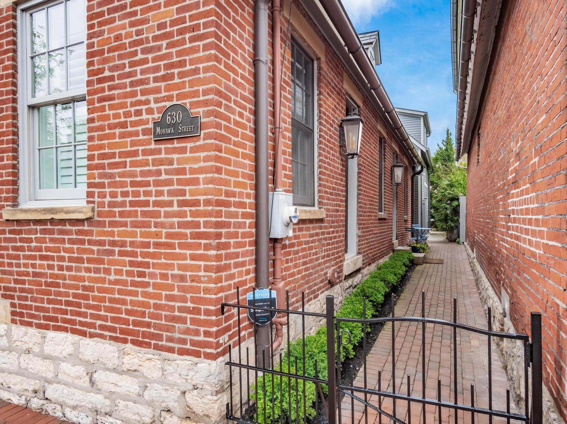 630 Mohawk St, Columbus OH  43206-1153 exterior