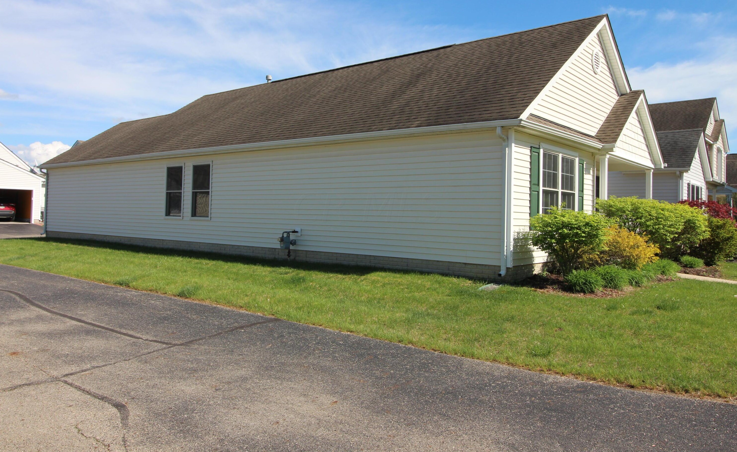 5548 Mossy Creek Dr, Dublin, OH 43016-8332