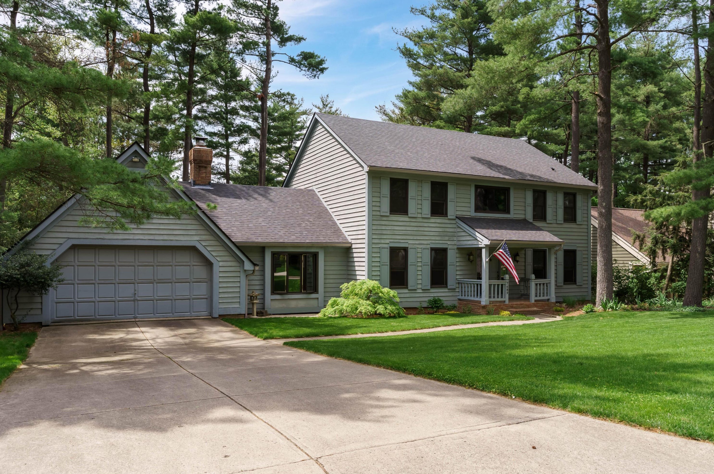 7689 Cloister Dr, Columbus, OH 43235-1466