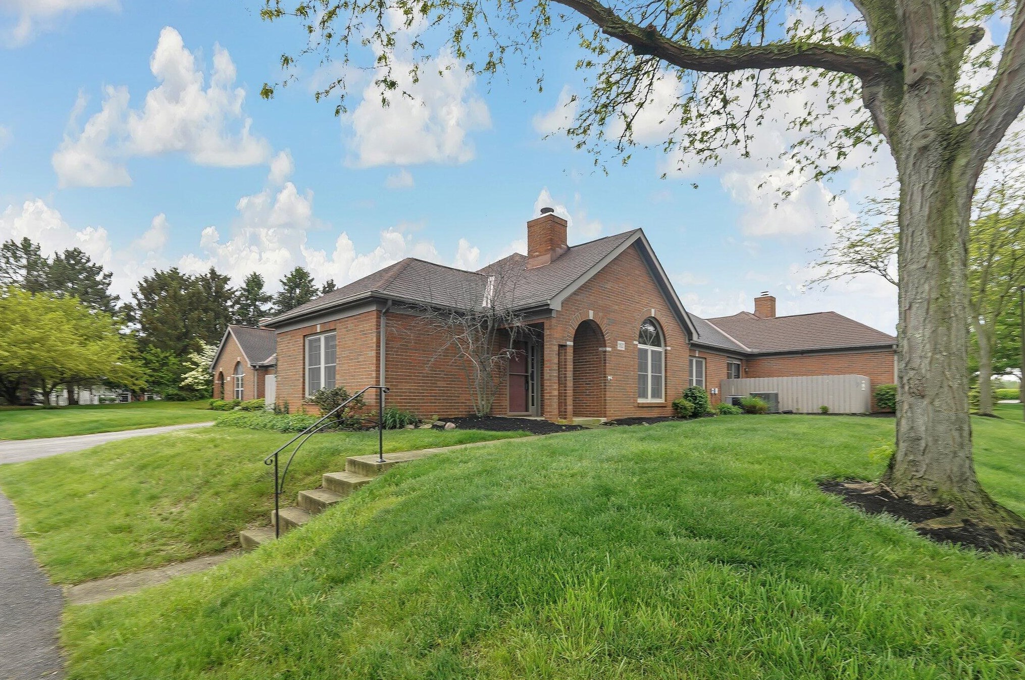 5827 Locbury Ln #r, Dublin, OH 43016