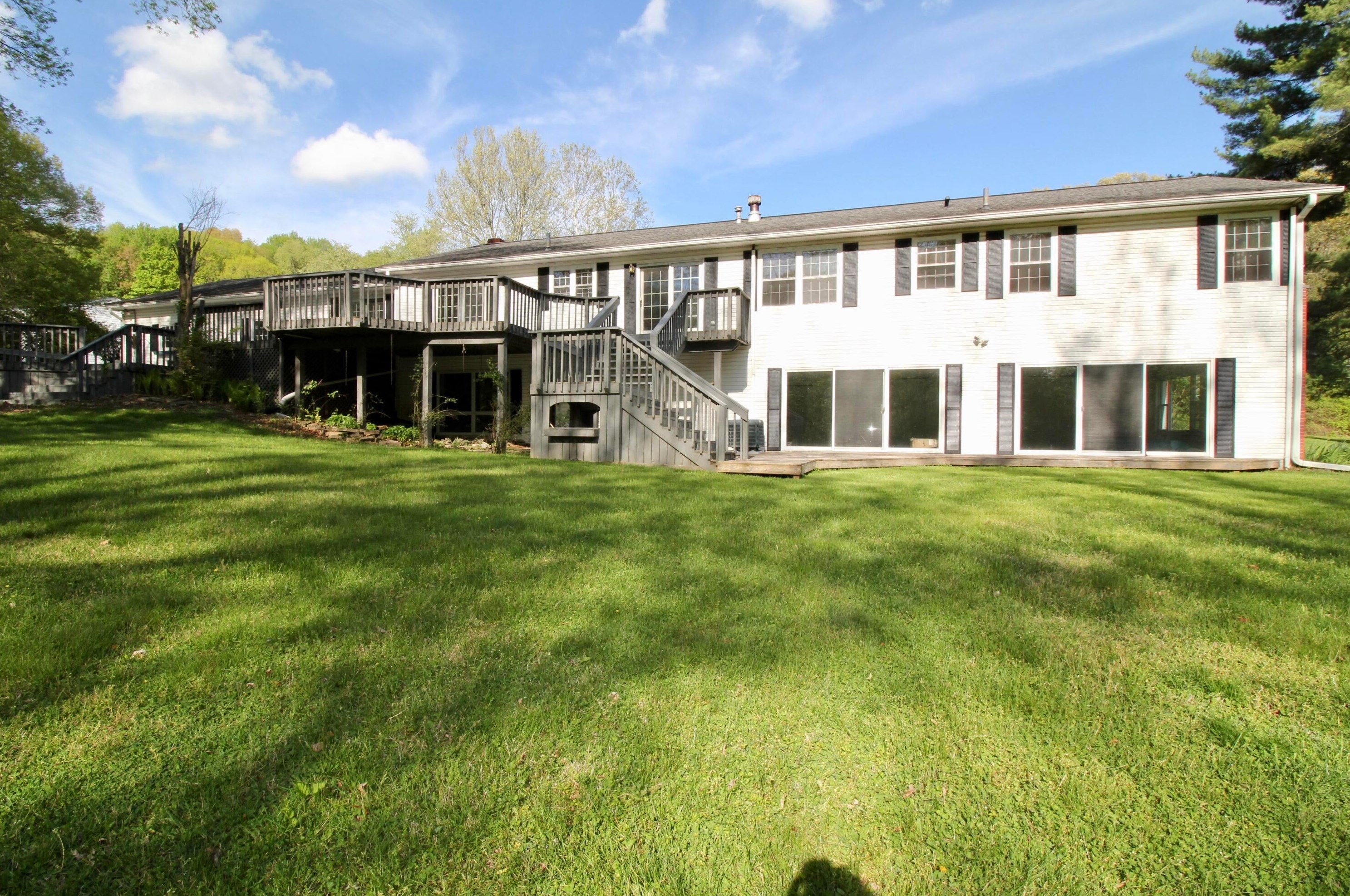 561 Howell Dr, Newark, OH 43055-1509