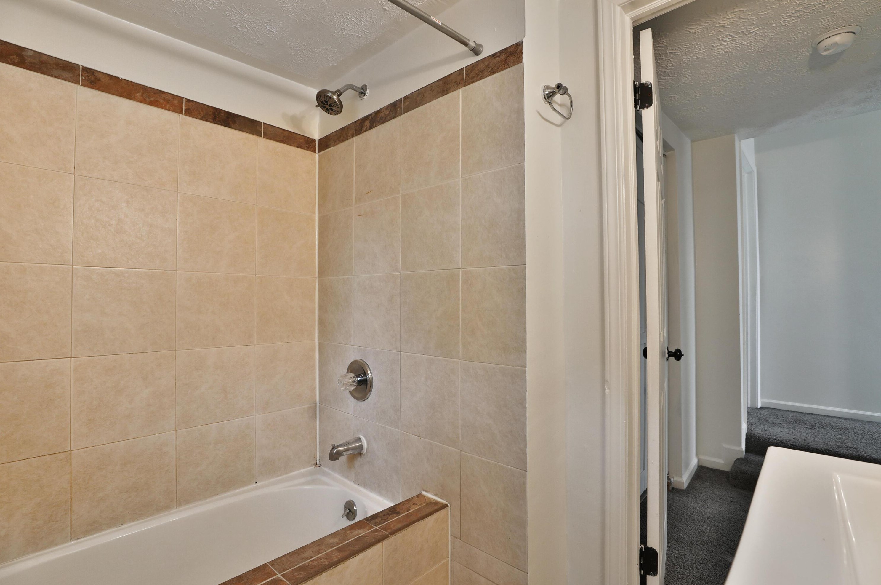 215 Taylor Ave, Columbus OH 43203-1226 exterior