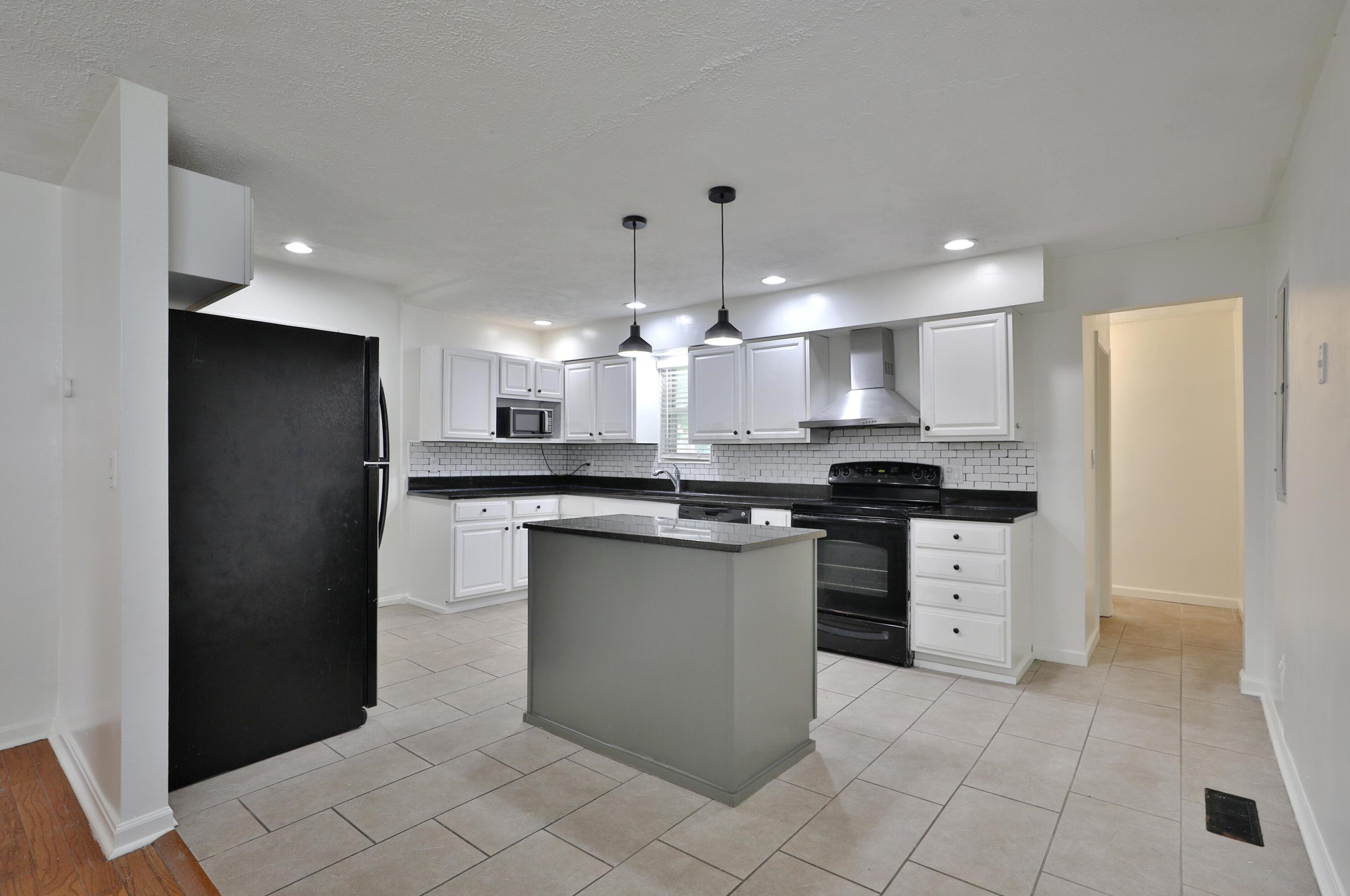 215 Taylor Ave, Columbus OH 43203-1226 exterior