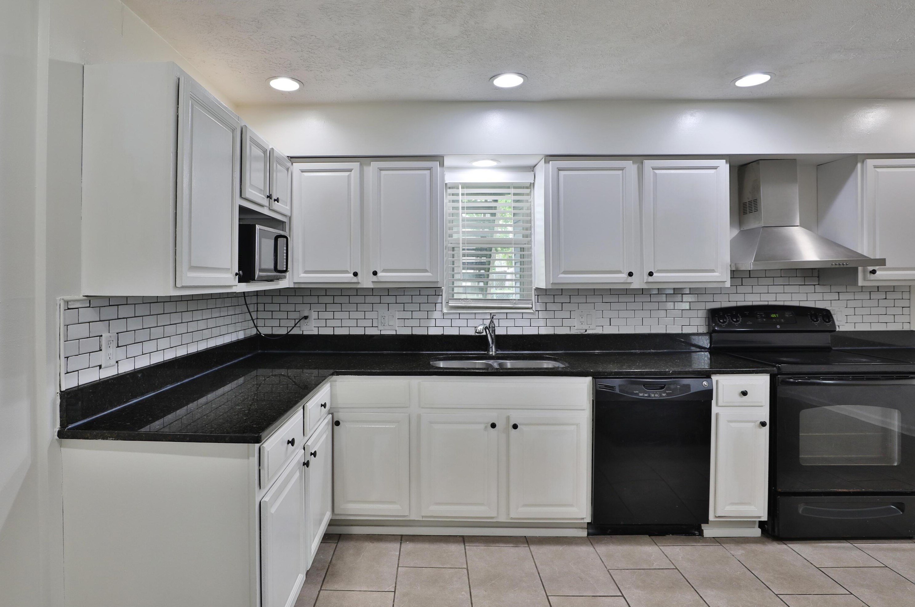 215 Taylor Ave, Columbus OH 43203-1226 exterior