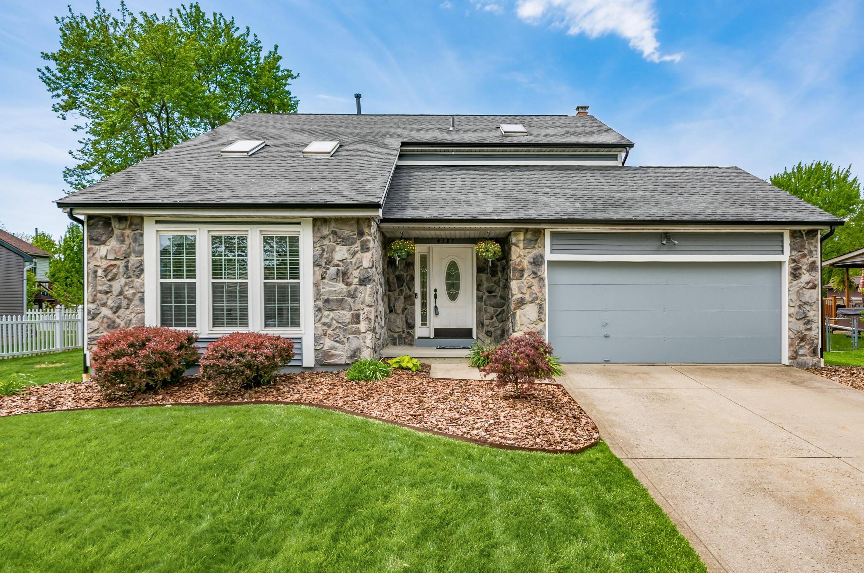 4387 Shirlene Dr, Darbydale, OH 43123