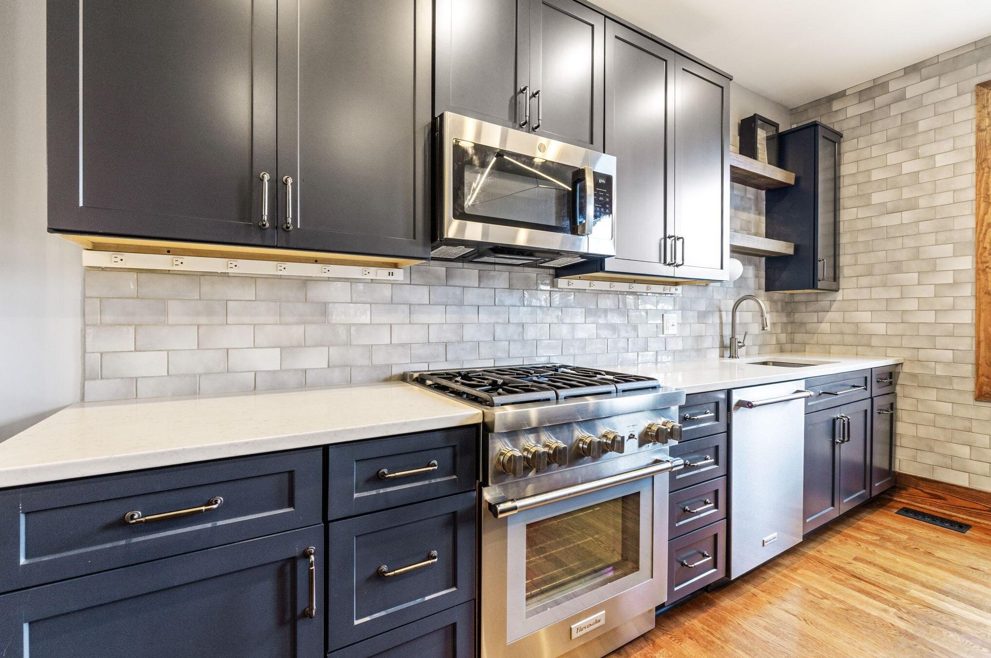 894 Bruck St, Columbus OH  43206-2312 exterior