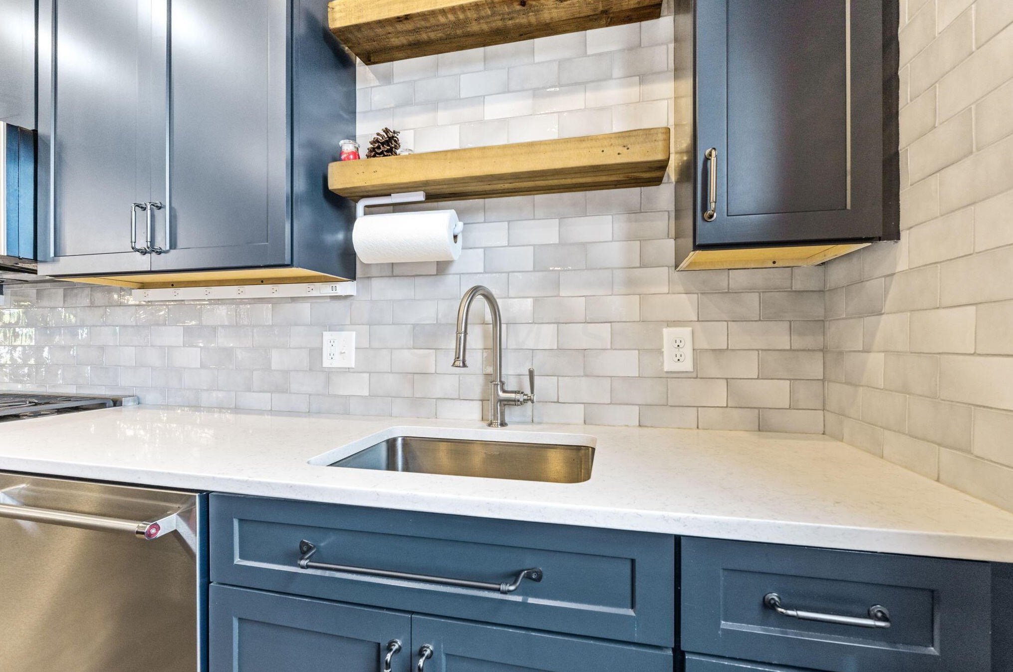 894 Bruck St, Columbus OH  43206-2312 exterior