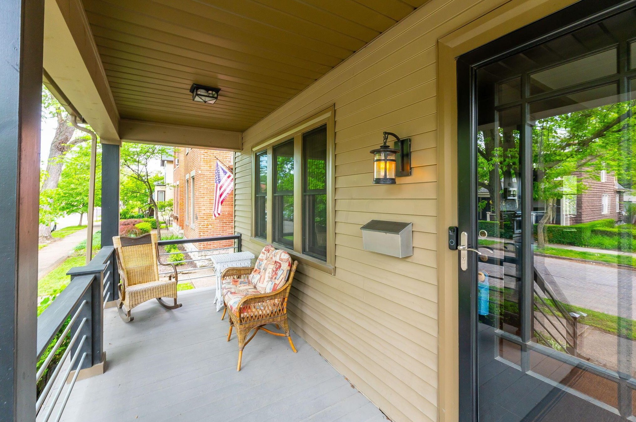 894 Bruck St, Columbus OH  43206-2312 exterior