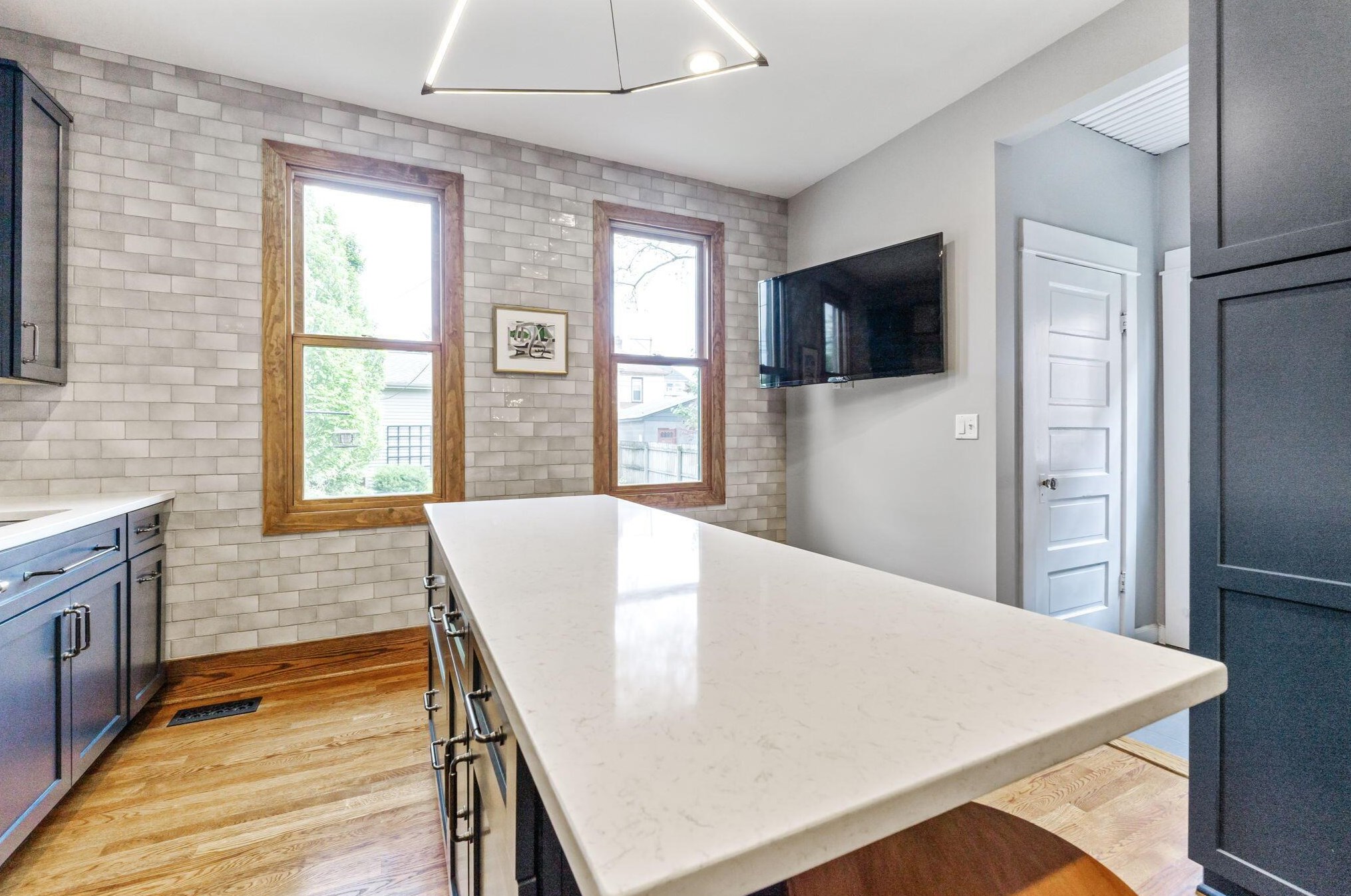 894 Bruck St, Columbus OH  43206-2312 exterior