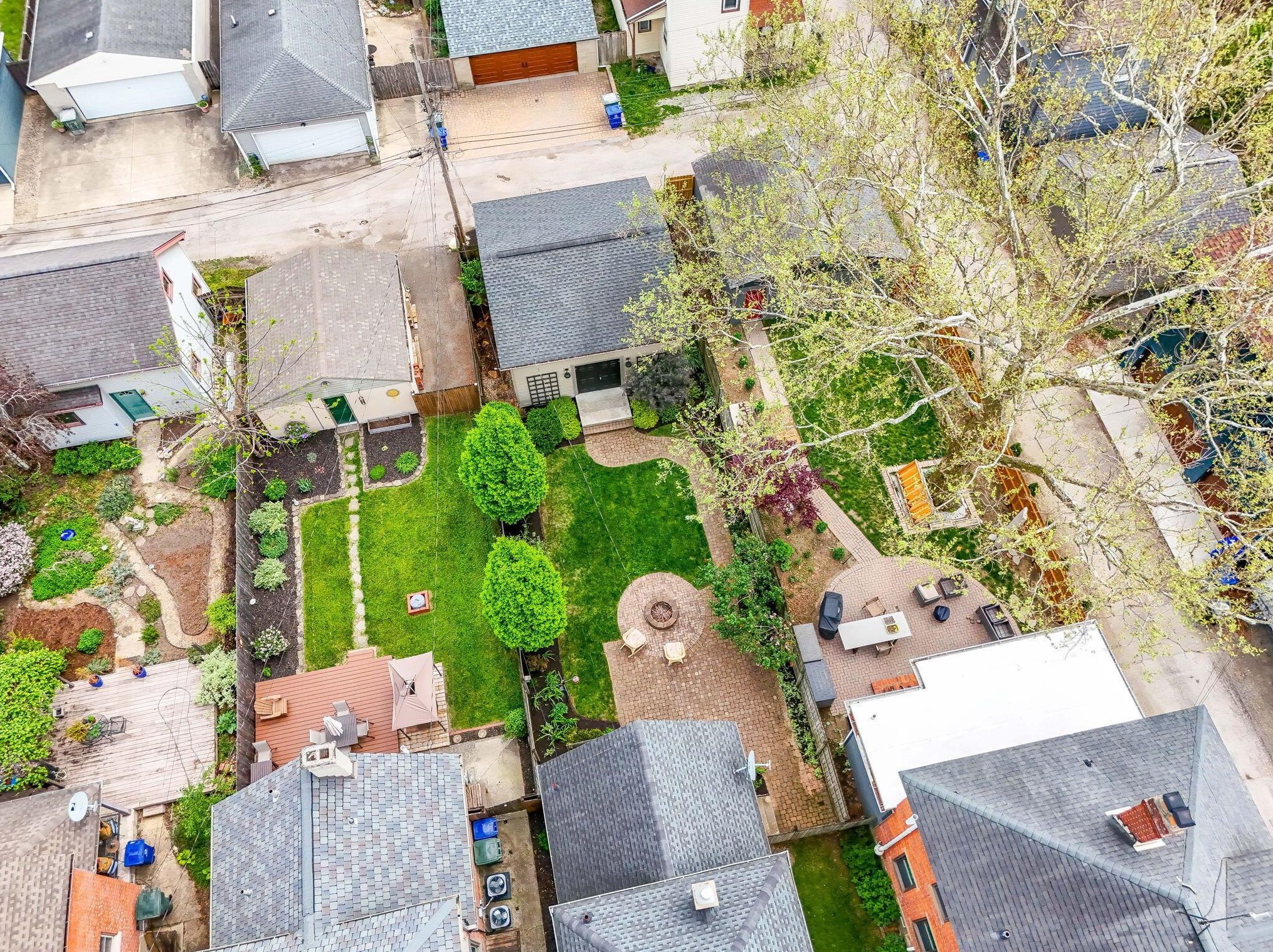 894 Bruck St, Columbus OH  43206-2312 exterior