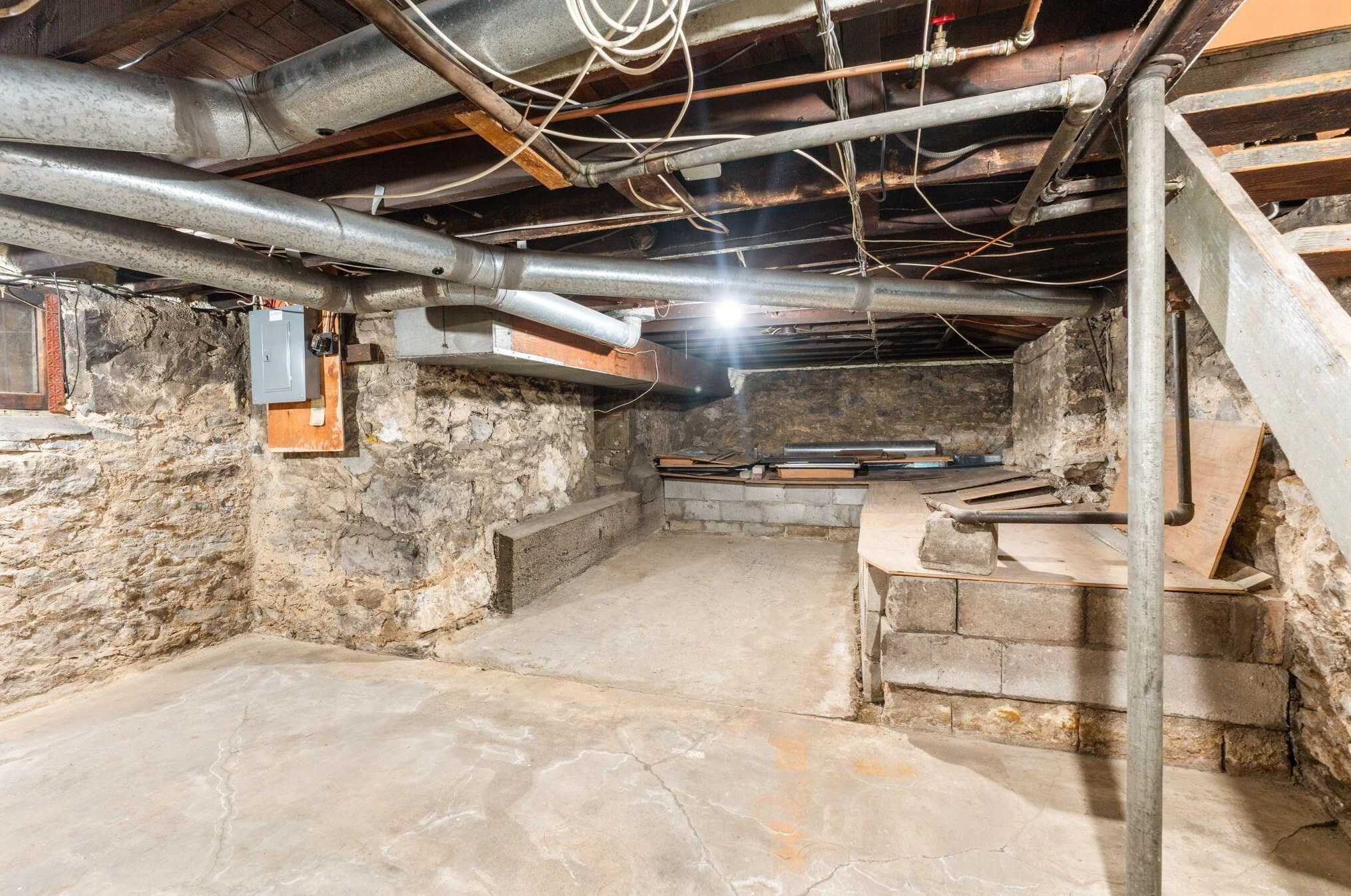 894 Bruck St, Columbus OH  43206-2312 exterior