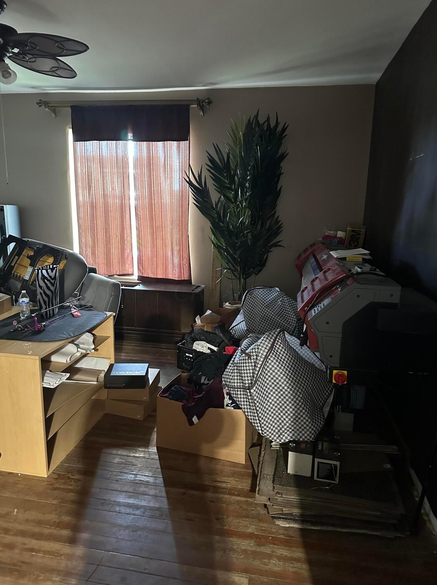 865 Old Leonard Ave, Columbus OH 43219-2509 exterior