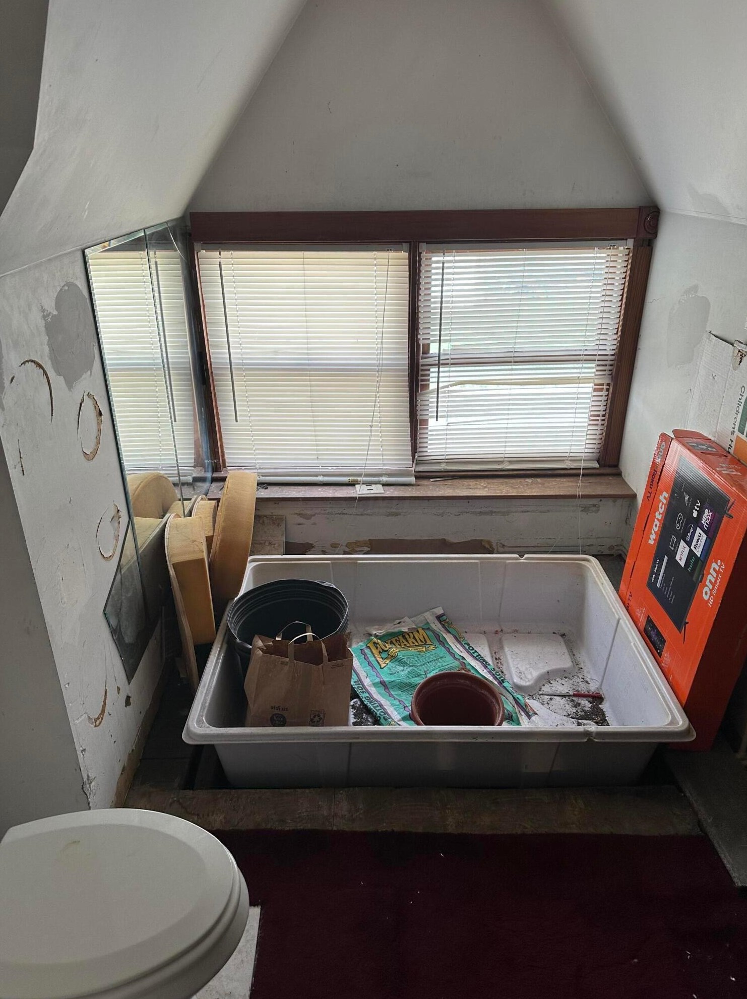 865 Old Leonard Ave, Columbus OH 43219-2509 exterior