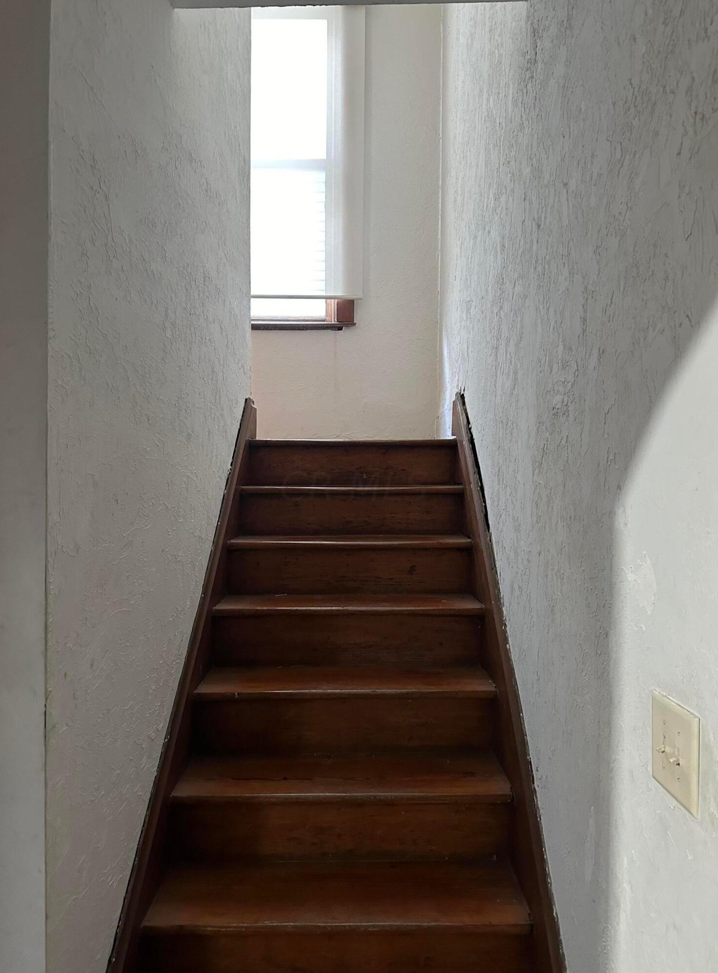 865 Old Leonard Ave, Columbus OH 43219-2509 exterior