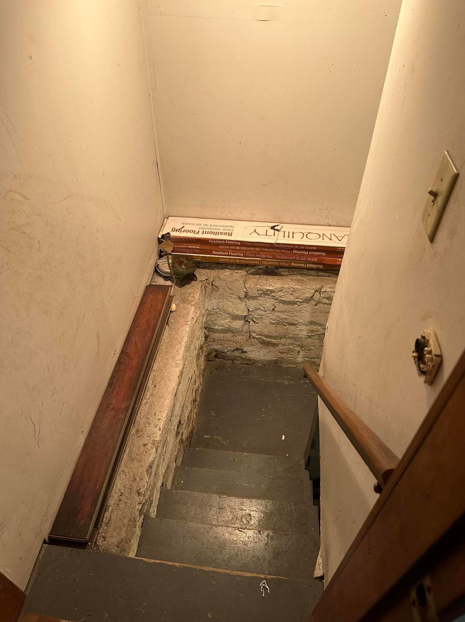 865 Old Leonard Ave, Columbus OH 43219-2509 exterior