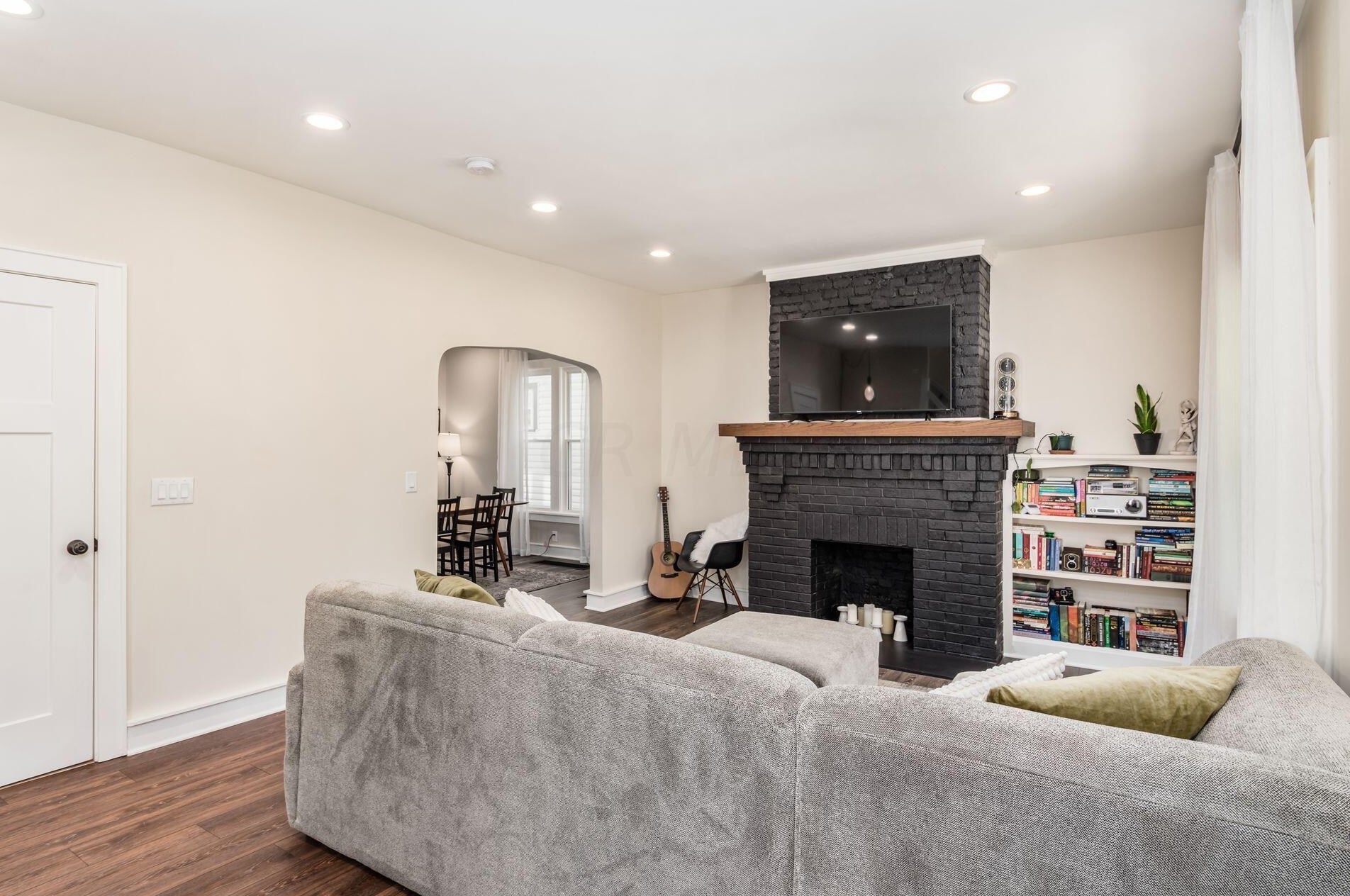 884 Ellsworth Ave, Columbus OH  43206-1708 exterior