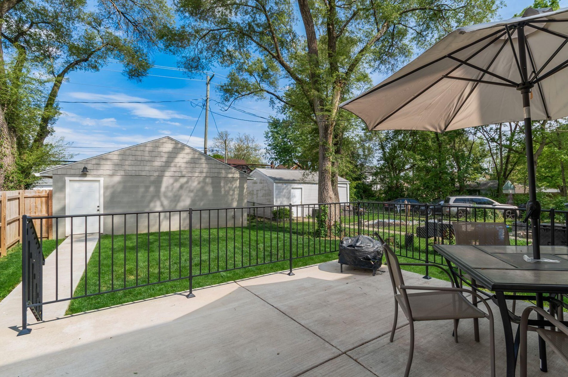 884 Ellsworth Ave, Columbus OH  43206-1708 exterior